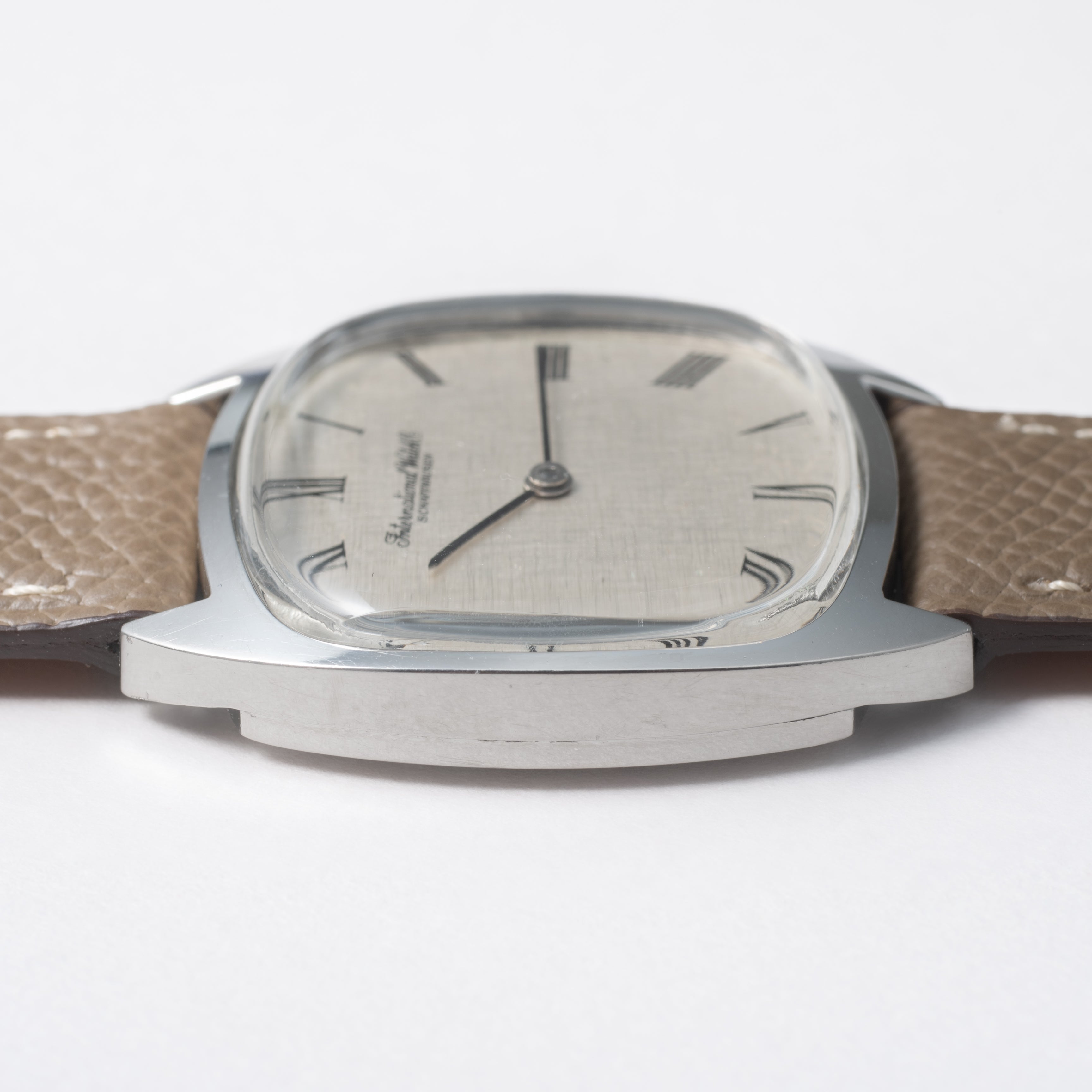 IWC テレビスクリーン 1974年製 Cal.423 手巻き ローマンリネンダイヤル 純正尾錠付き