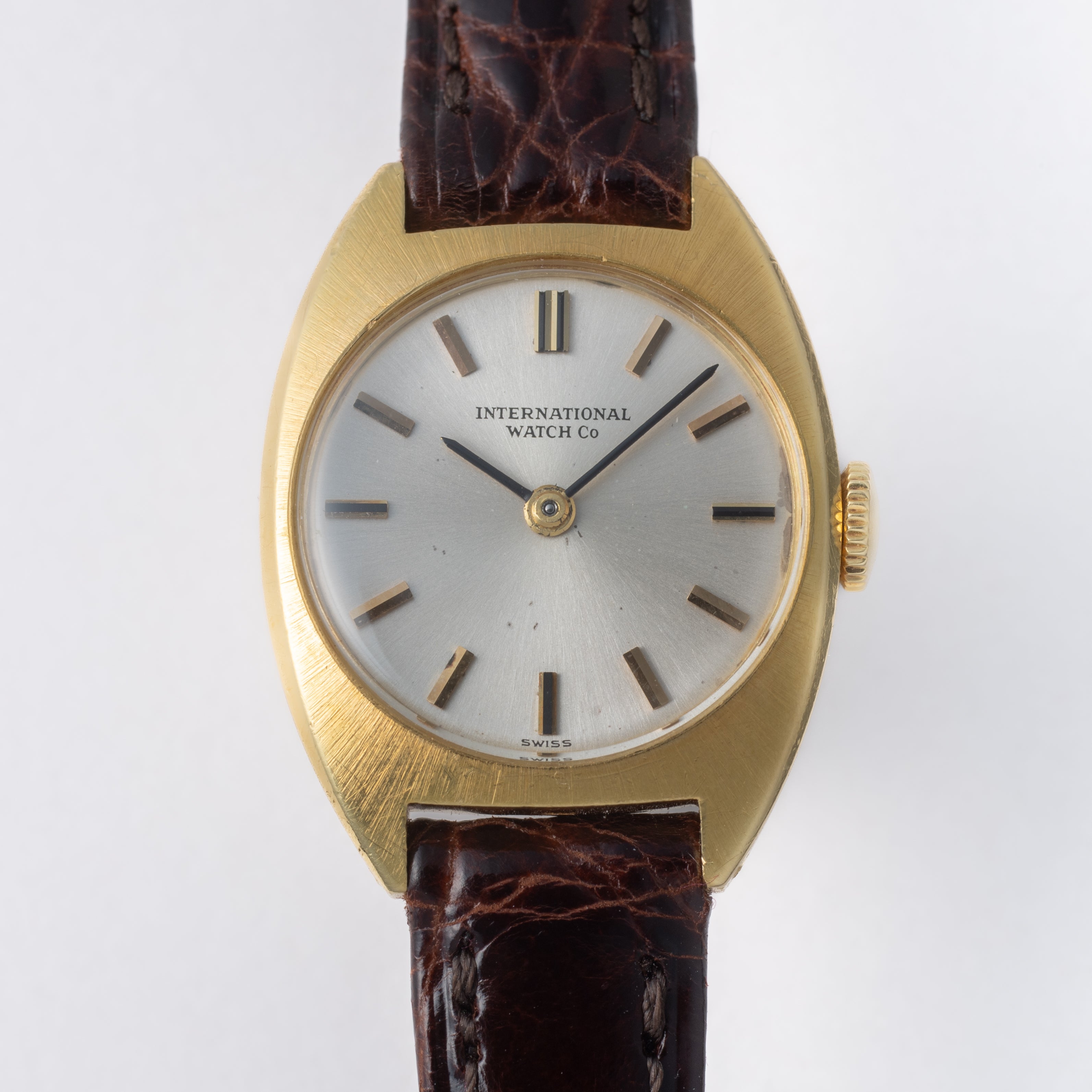 IWC レディース 18金無垢トノーケース 1967年製 手巻き Cal.41 純正尾錠付き