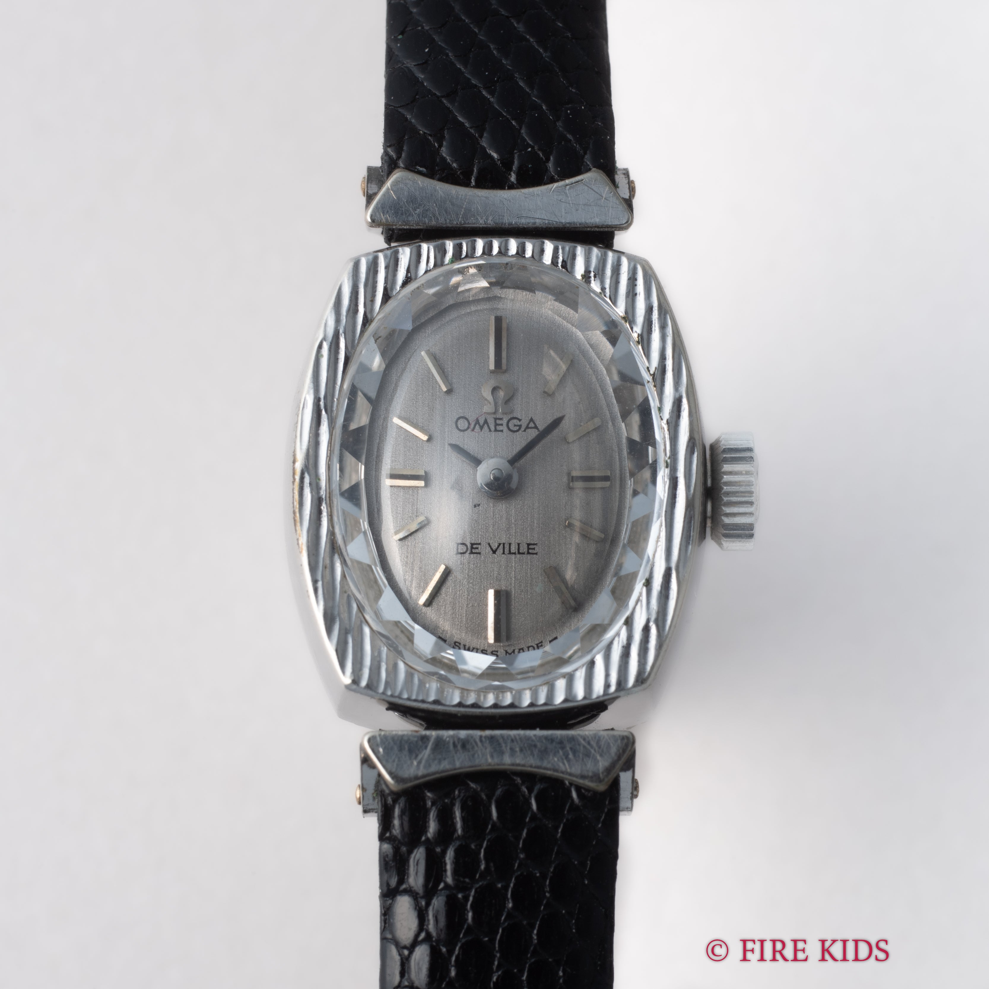 オメガ レディース 1969年製 手巻き トノーケース カットガラス 箱付き