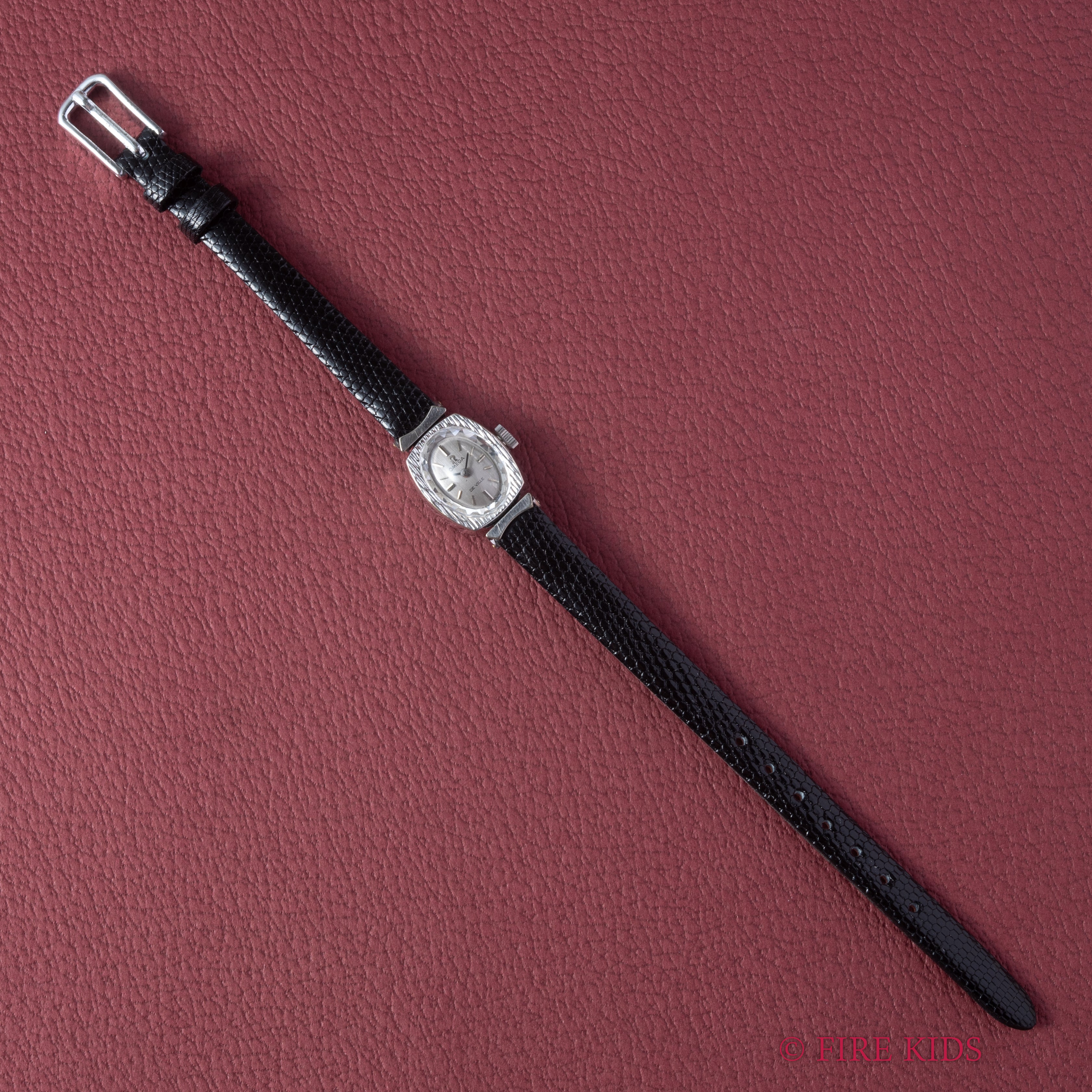 オメガ レディース 1969年製 手巻き トノーケース カットガラス 箱付き