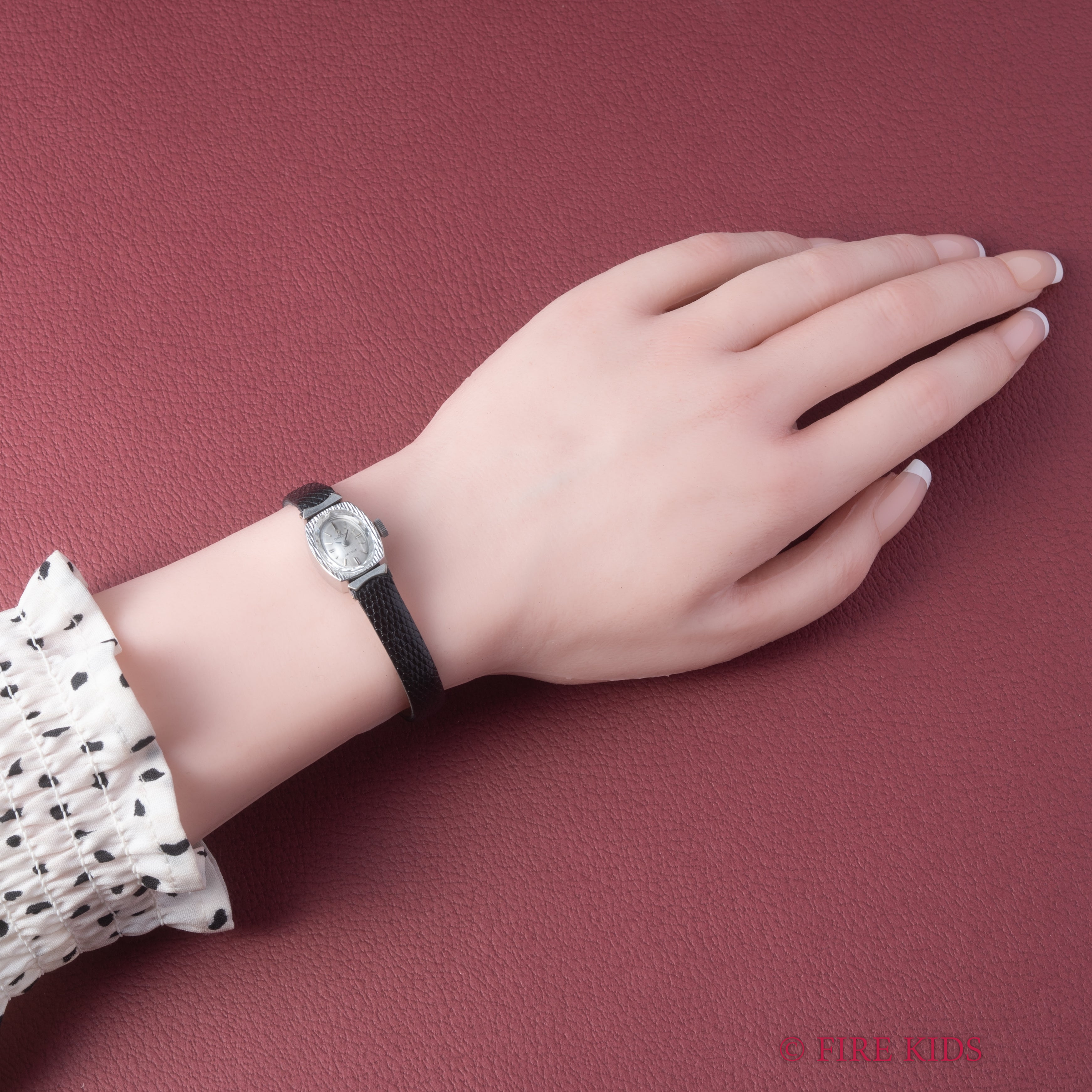 オメガ レディース 1969年製 手巻き トノーケース カットガラス 箱付き