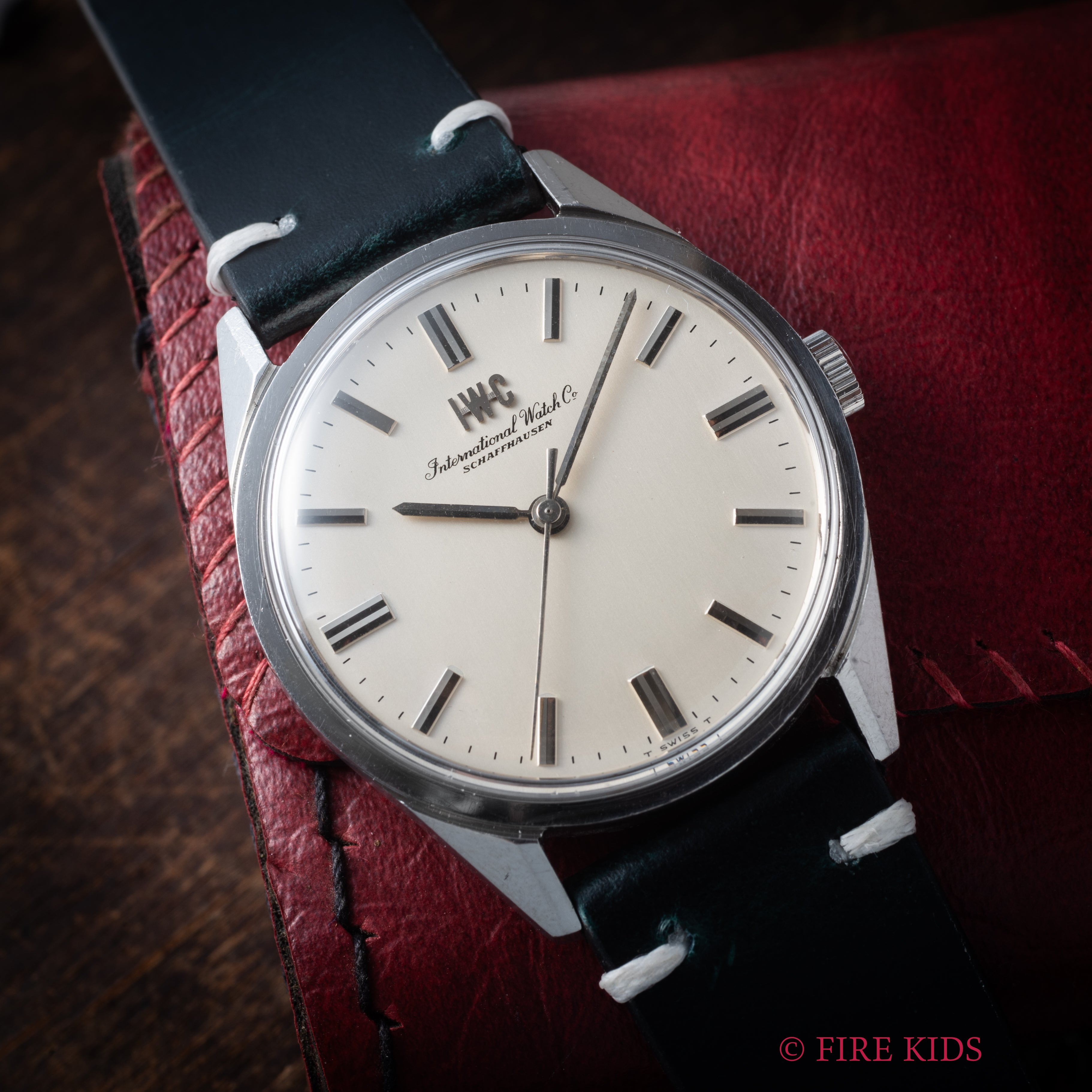 IWC ラウンド シルバーダイヤル 1970年製(昭和45年製) Ref.R810 手巻き Cal.89 スクリューバックケース お魚リューズ