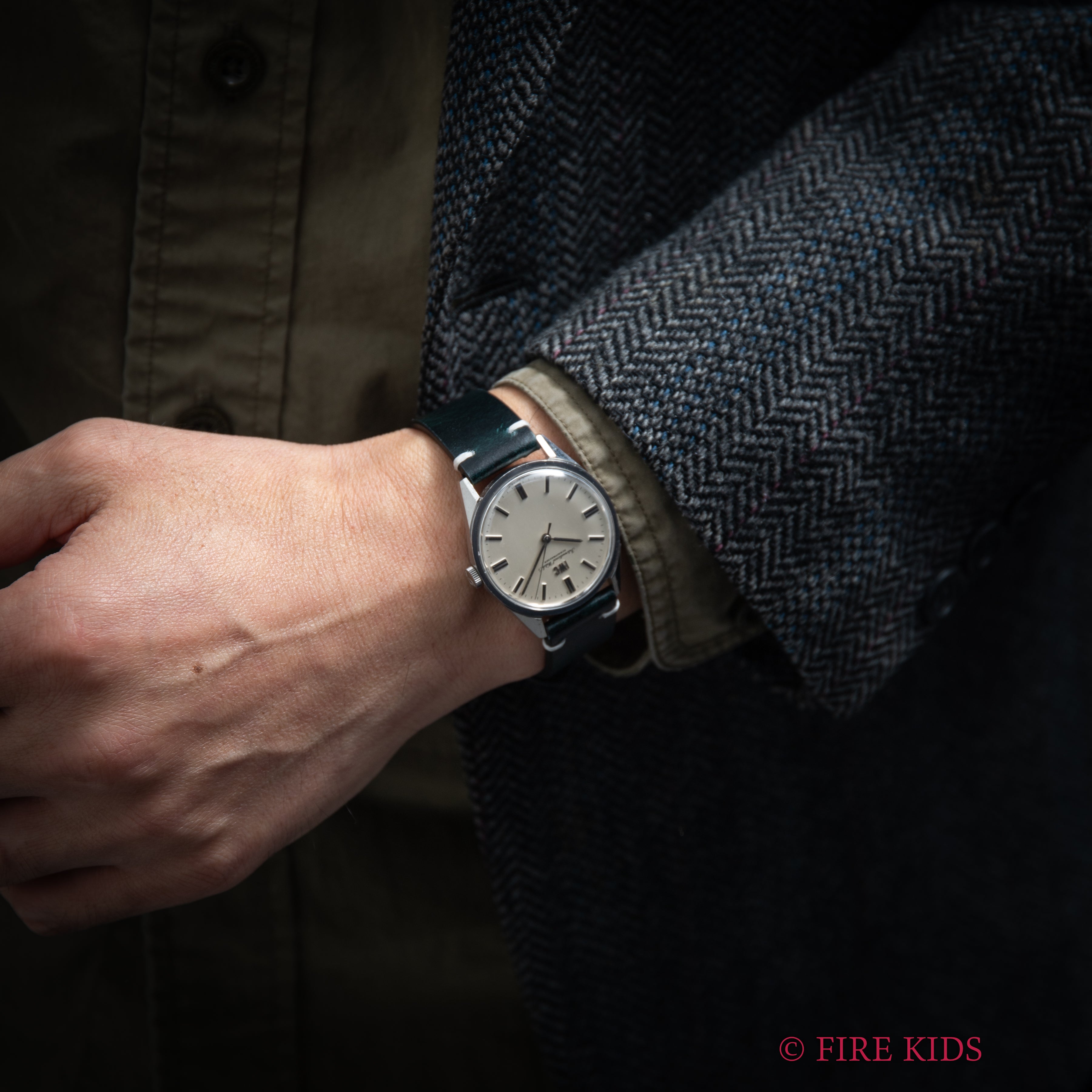 IWC ラウンド シルバーダイヤル 1970年製(昭和45年製) Ref.R810 手巻き Cal.89 スクリューバックケース お魚リューズ