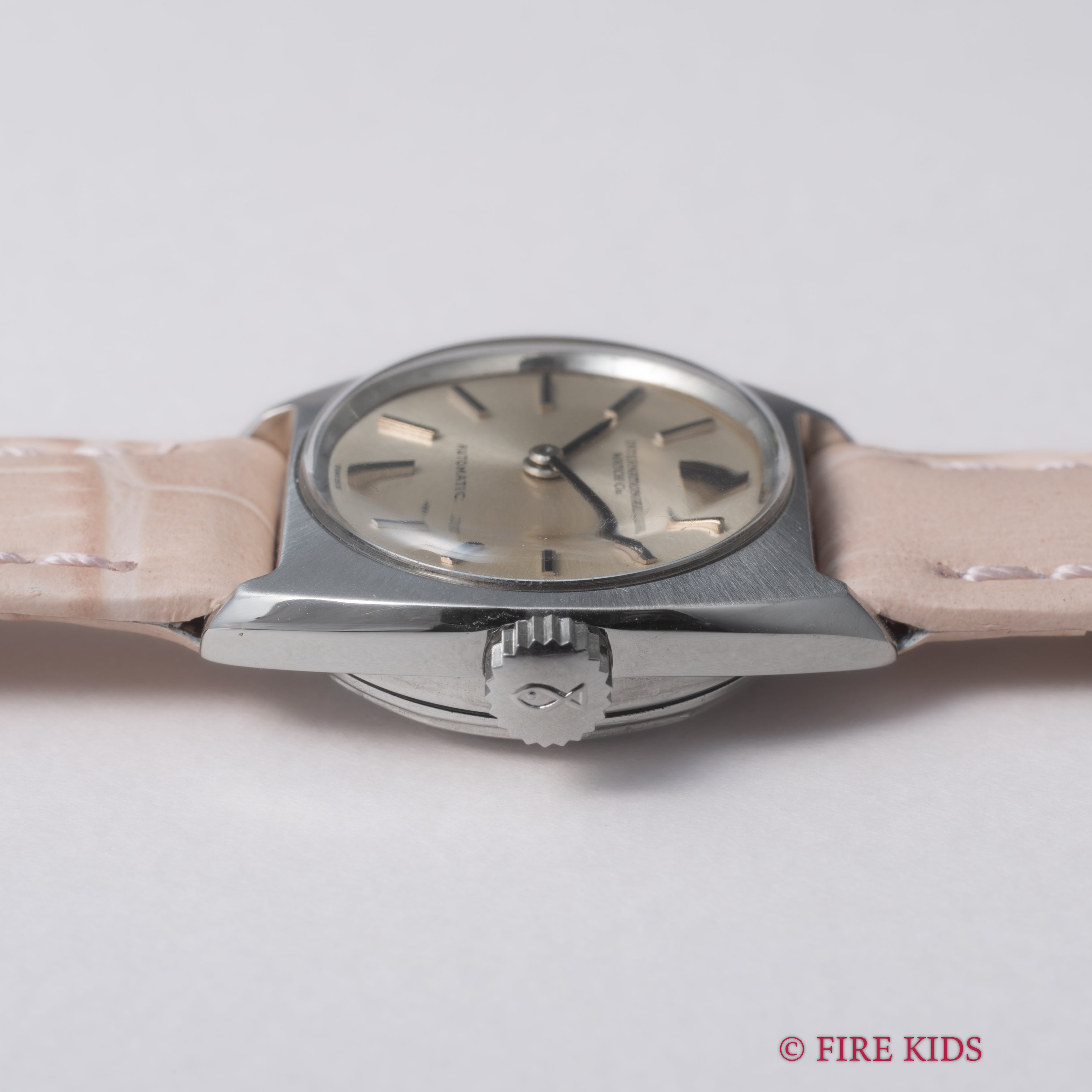 IWC レディース トノーケース 1969年製 自動巻き Cal.44 シルバーダイヤル