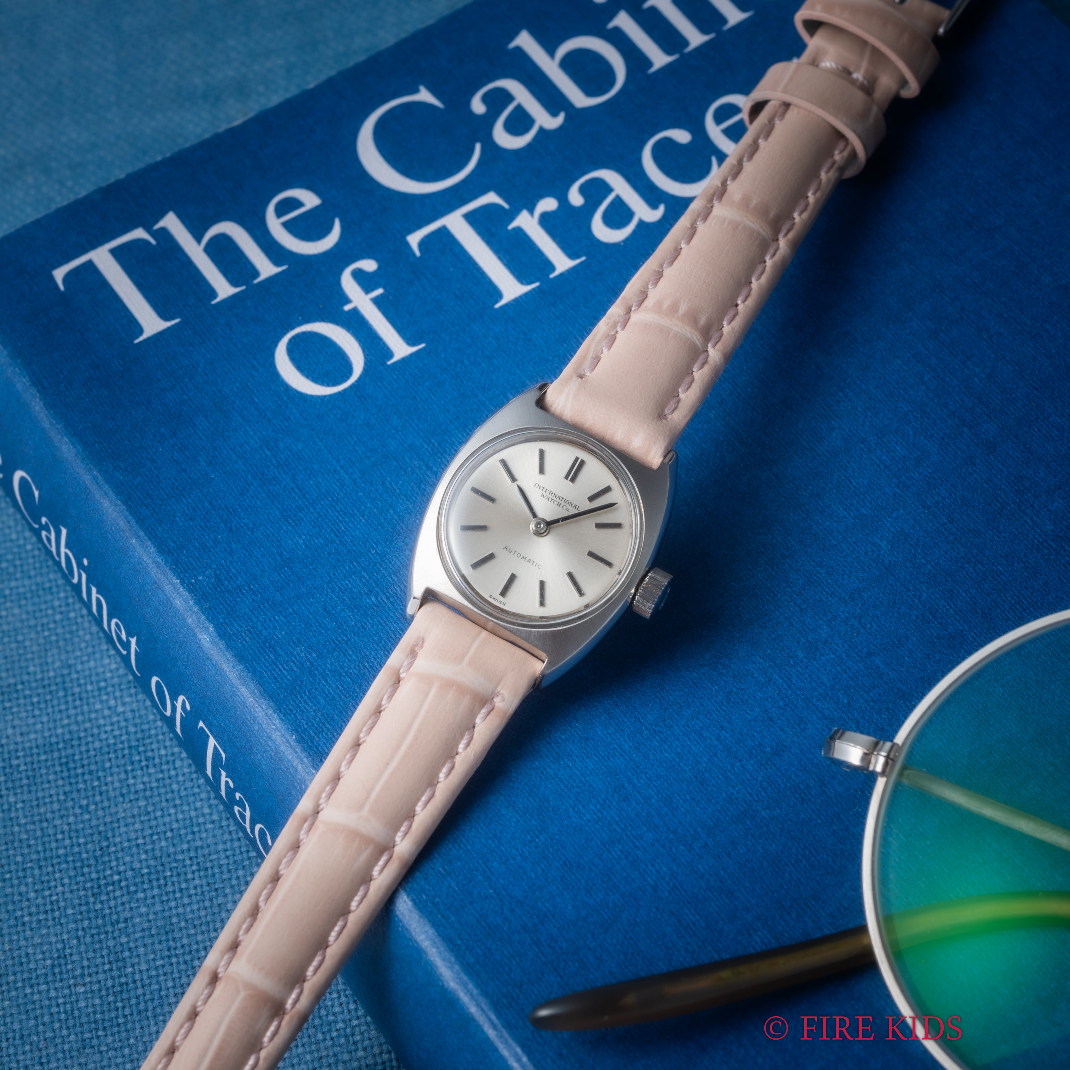 IWC レディース トノーケース 1969年製 自動巻き Cal.44 シルバーダイヤル