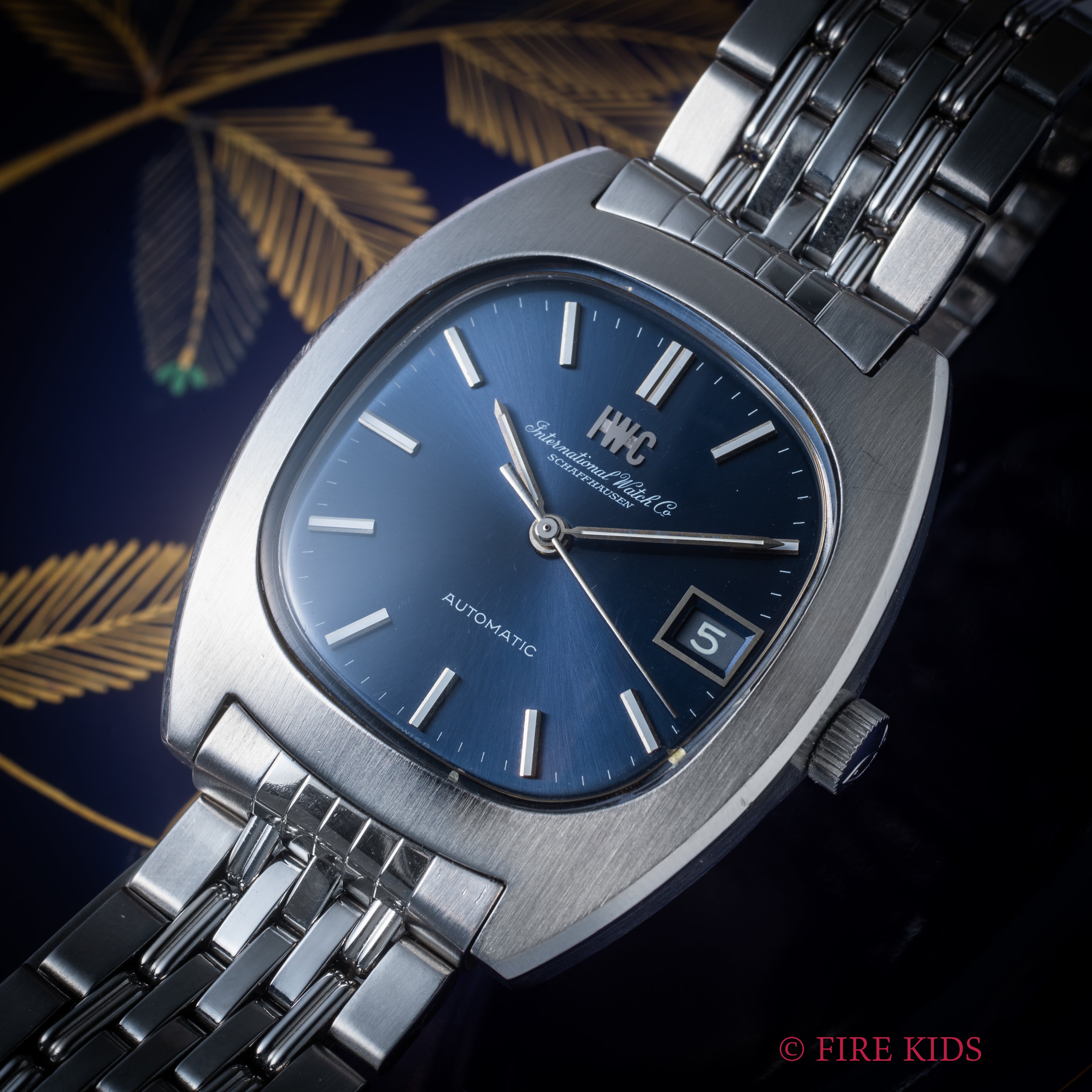 IWC TVスクリーン 1974年製 ブルーダイヤル ペラトン式自動巻Cal.8541B 純正ブレス付き