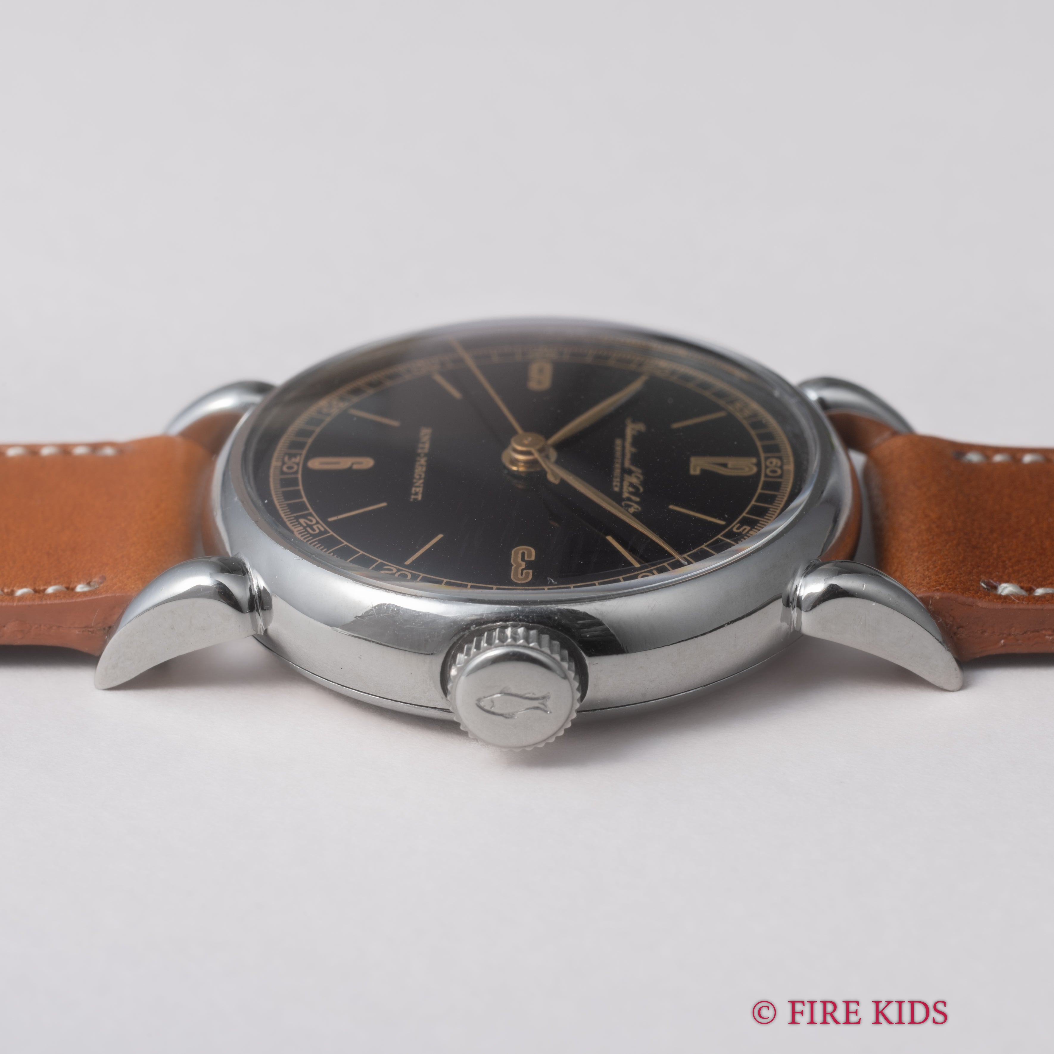 IWC ブラックミラーダイヤル 1944年製 手巻 Cal.61 ティアドロップラグ センターセコンド