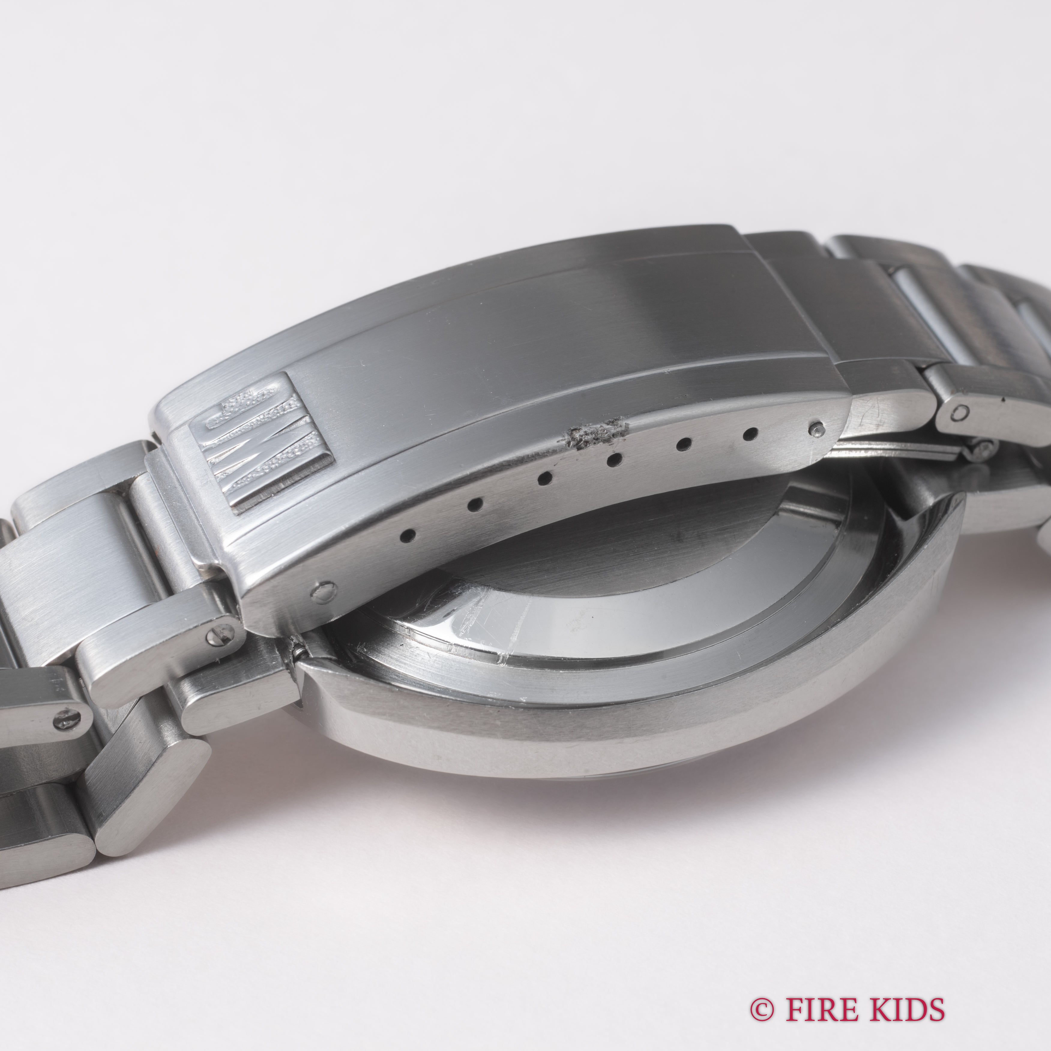 IWC ブルーダイヤル オーバルケース 1974年製 トノーケース 純正3連ブレス