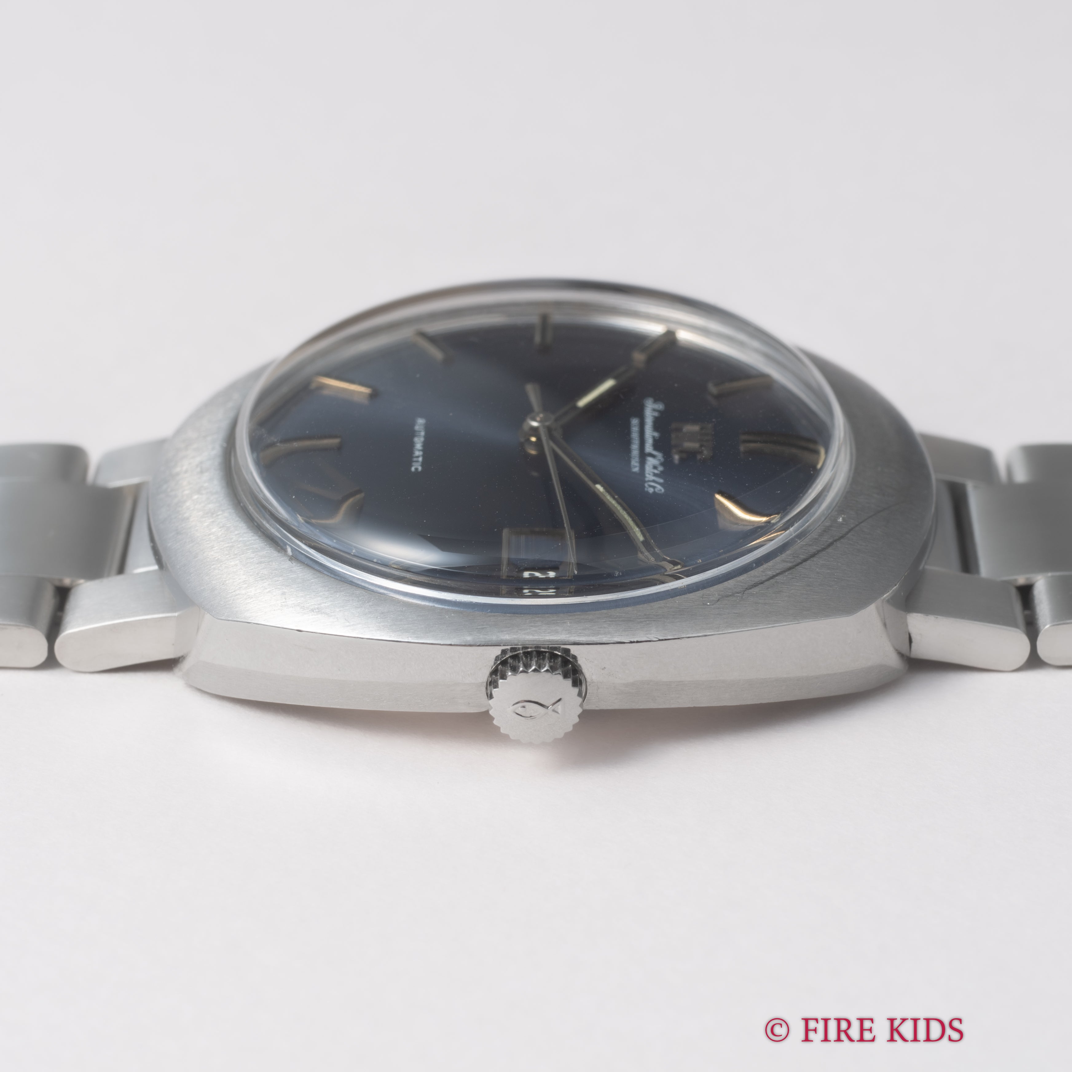 IWC ブルーダイヤル オーバルケース 1974年製 トノーケース 純正3連ブレス