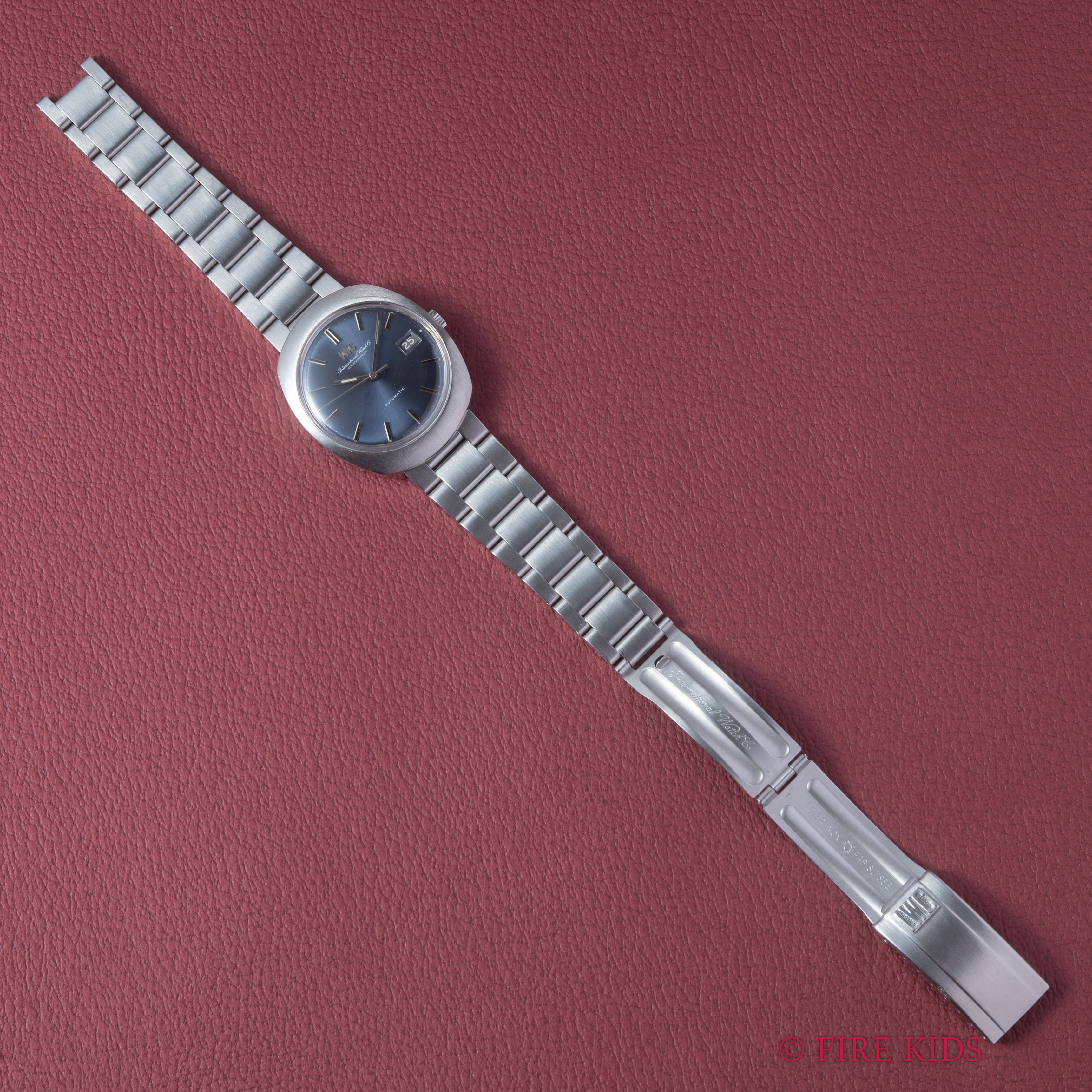 IWC ブルーダイヤル オーバルケース 1974年製 トノーケース 純正3連ブレス