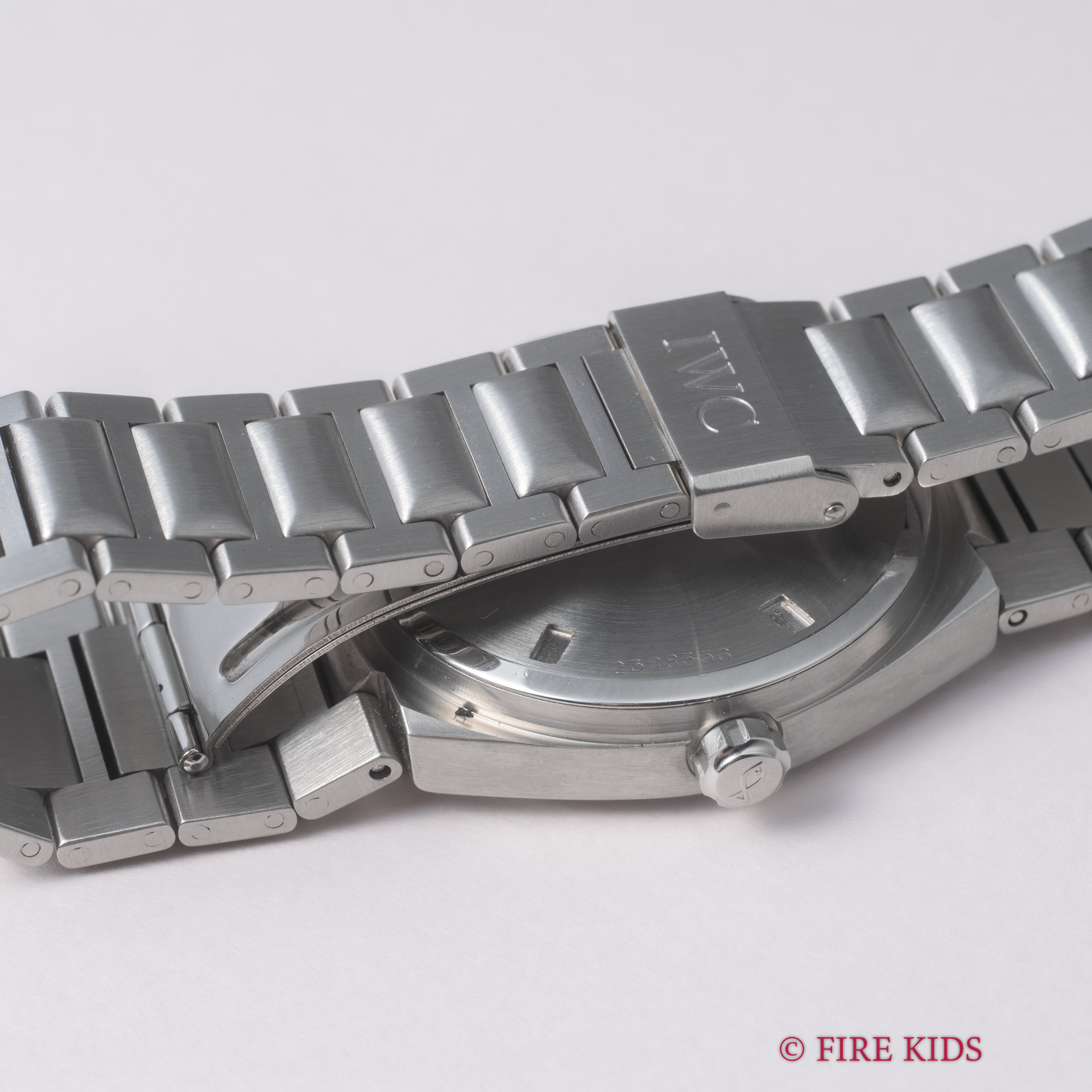 IWC インヂュニア SL 1987年製 Ref.3506 黒文字盤 ジェンタデザイン 耐磁時計 自動巻きクロノメーター アーカイブ付き