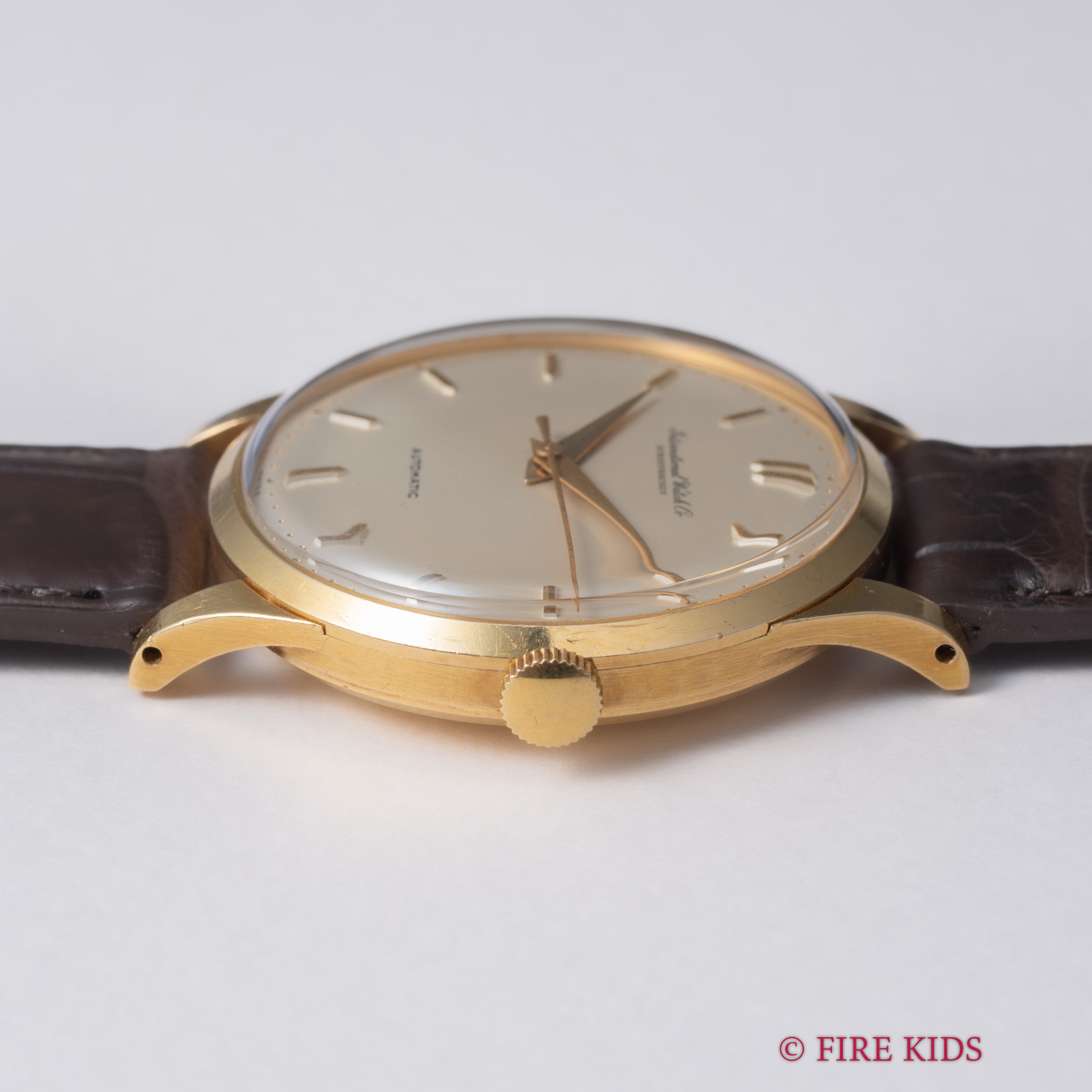 IWC ラウンドケース 1962年製 18金無垢イエローゴールド Cal.853 ノンデイト自動巻き 純正尾錠、革ベルト付き