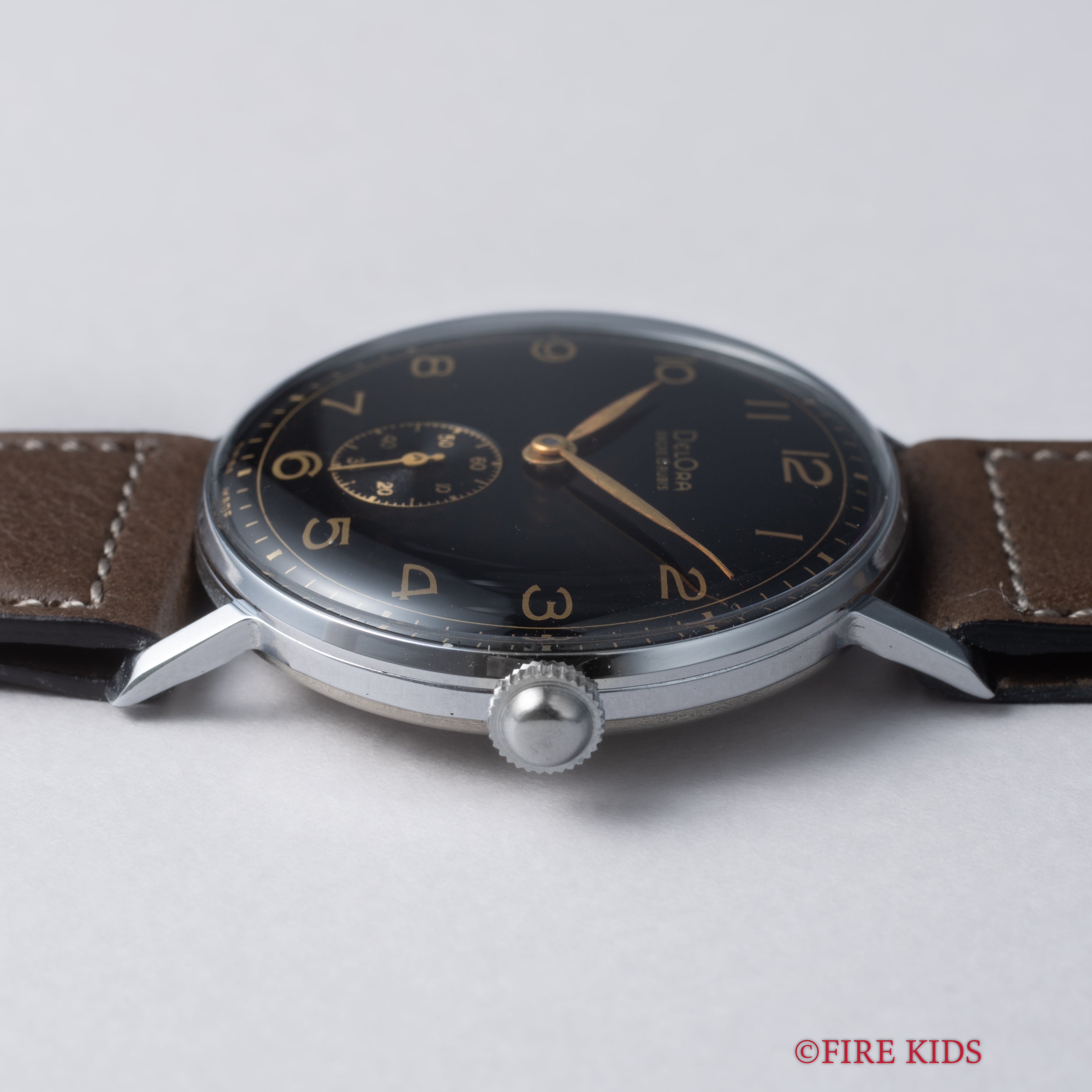 DELORA 1940年代製 ブラックギルドダイヤル スモールセコンド手巻