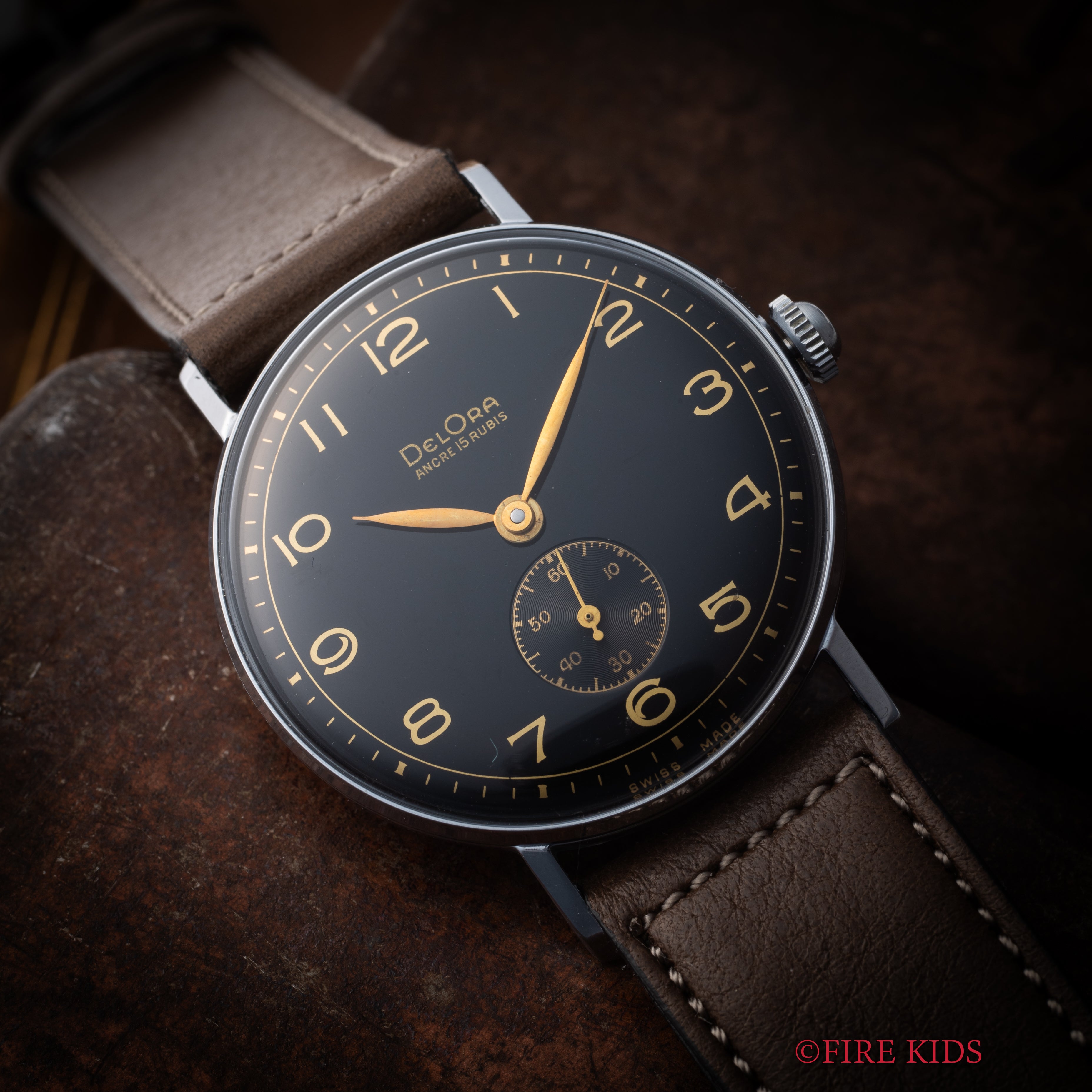 DELORA 1940年代製 ブラックギルドダイヤル スモールセコンド手巻