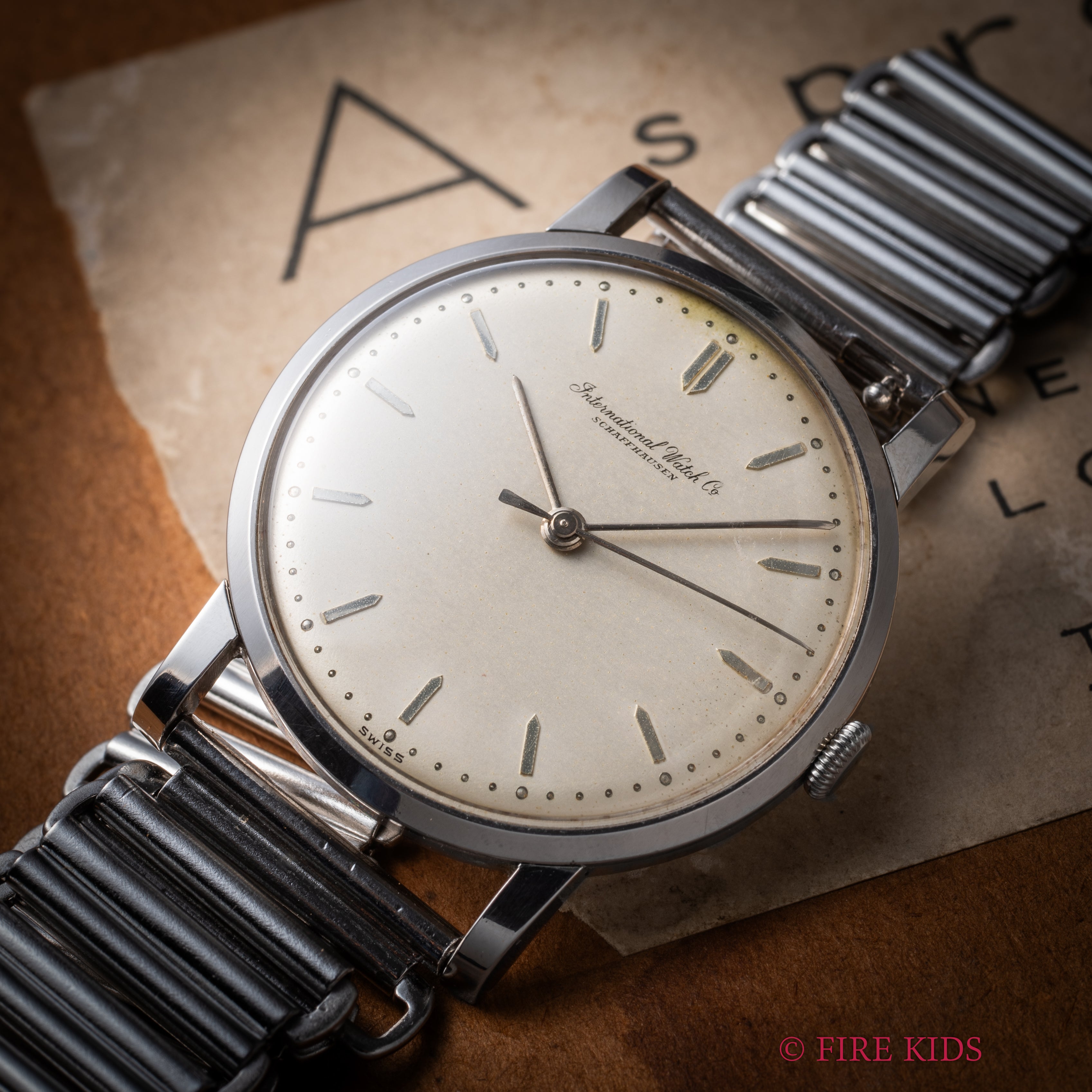 IWC ラウンドケース 砲弾インデックス 1956年製 手巻き Cal.401