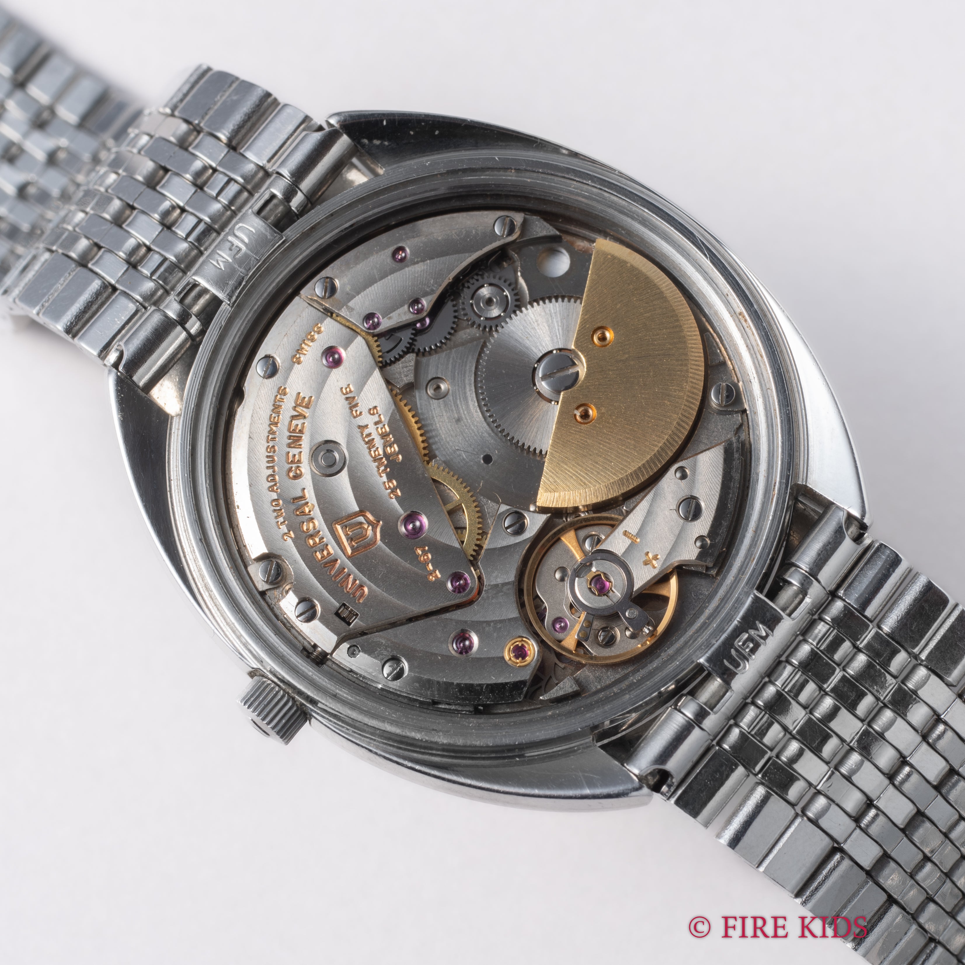 ユニバーサル・ジュネーブ ホワイトシャドウ 1970年代製 マイクローター自動巻き 純正ブレス