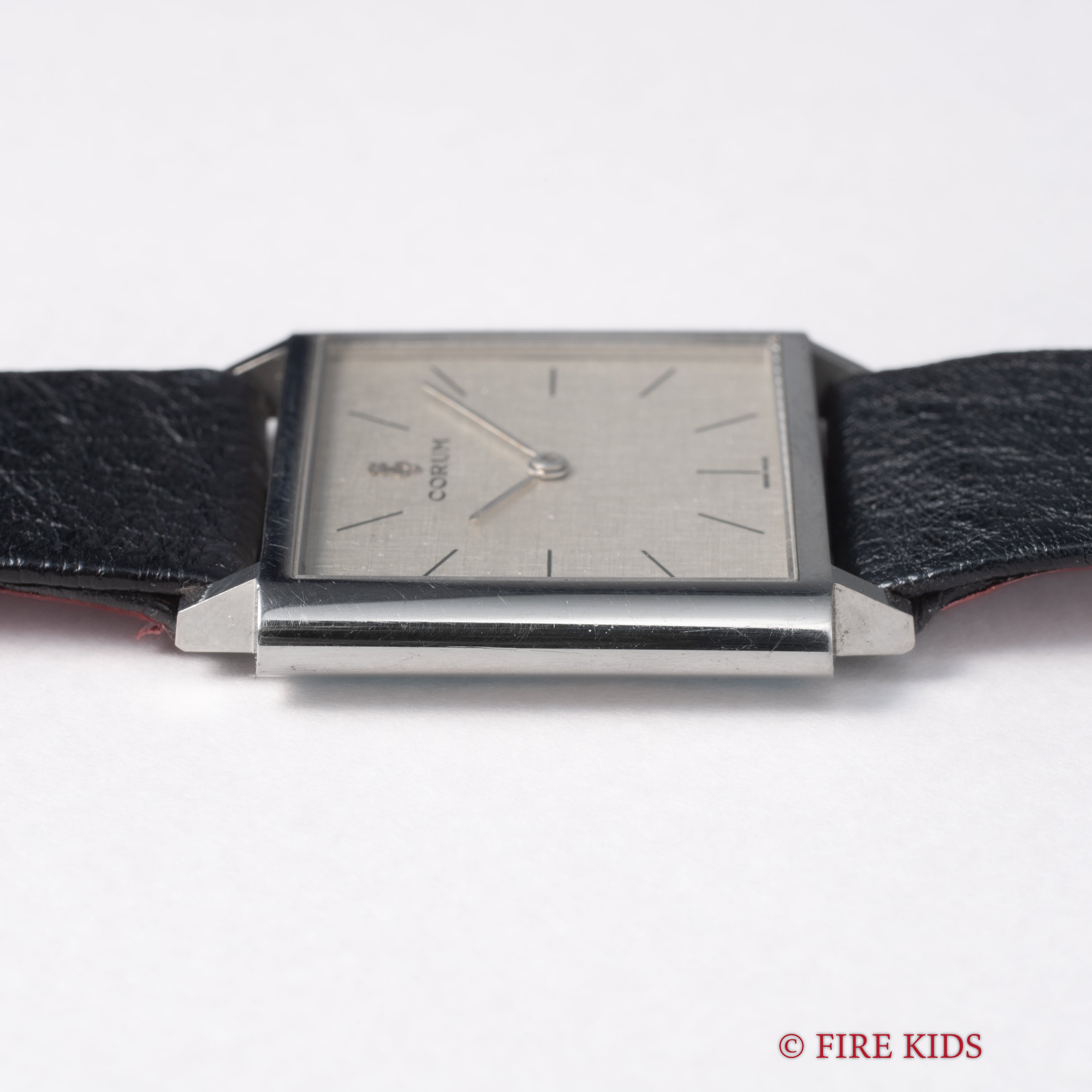 コルム スクエア 手巻き 1980年代製 純正革ベルト、尾錠付き