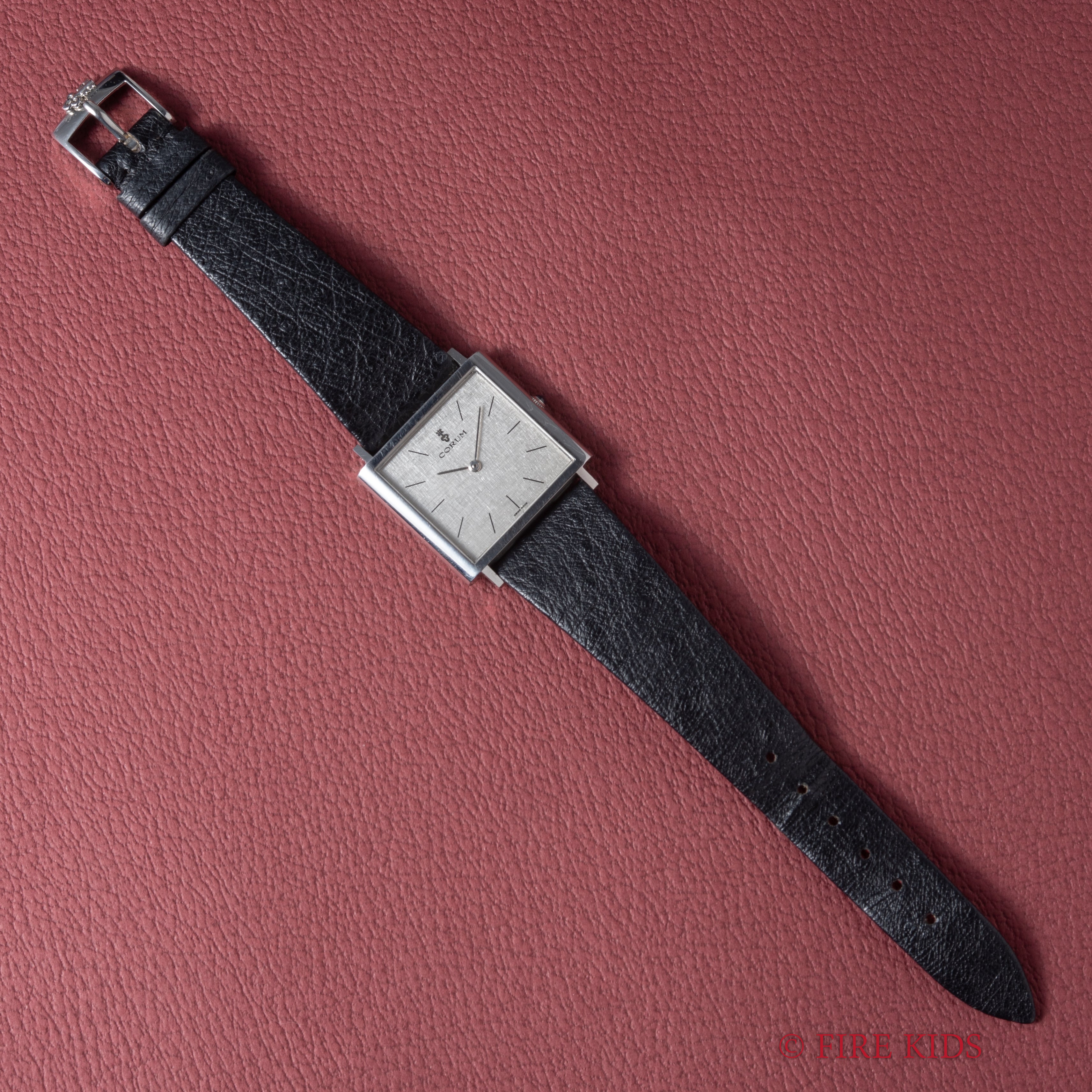 コルム スクエア 手巻き 1980年代製 純正革ベルト、尾錠付き