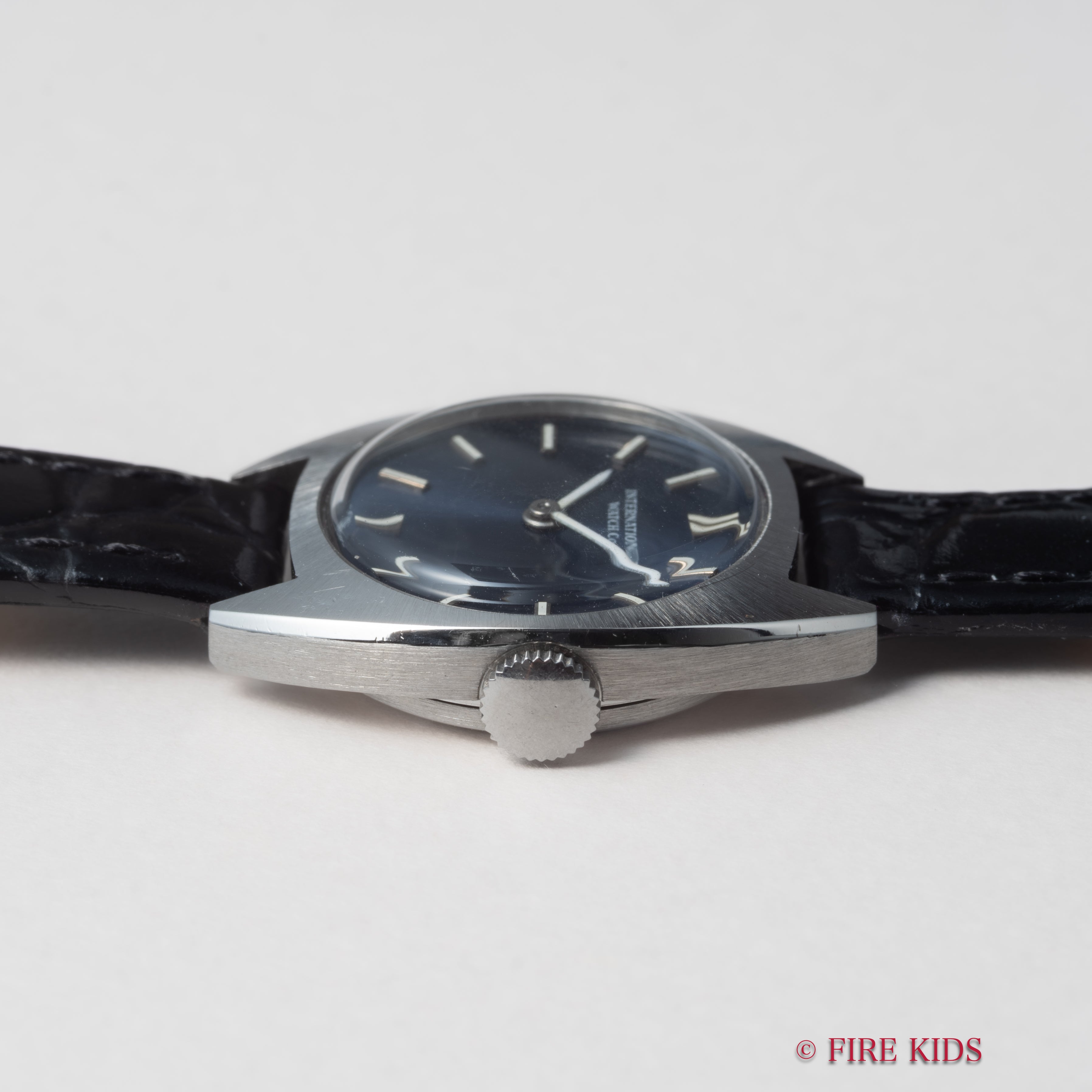 IWC レディース トノーケース ブルーダイヤル 1972年製 手巻き Cal.41