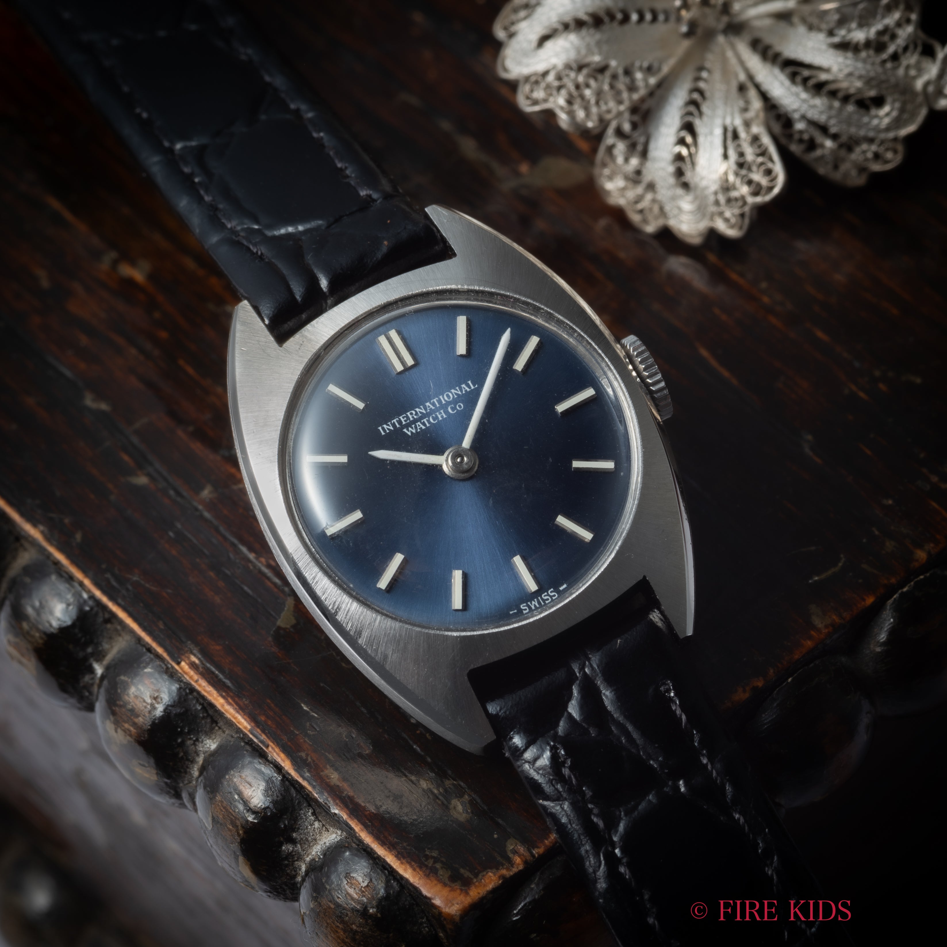 IWC レディース トノーケース ブルーダイヤル 1972年製 手巻き Cal.41