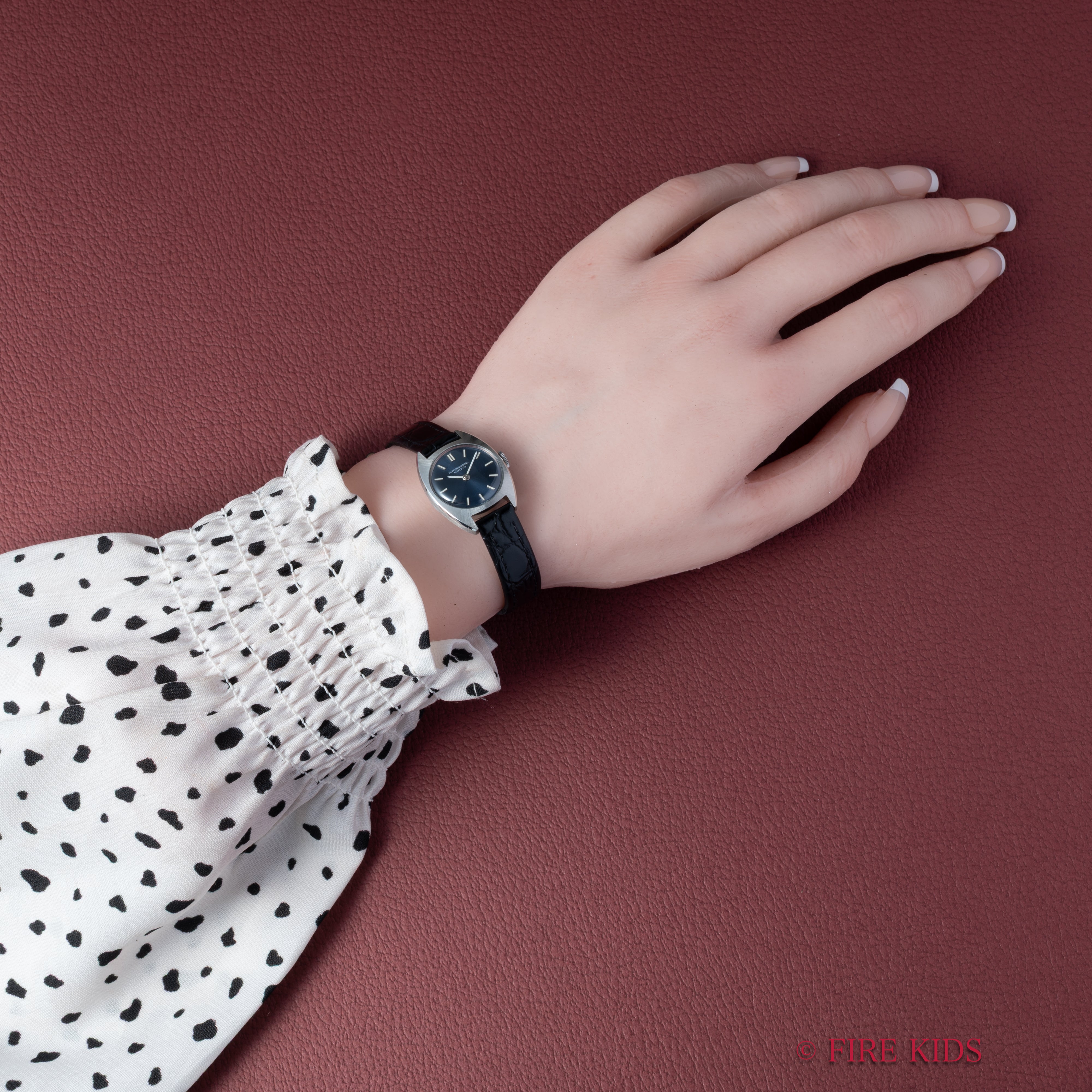 IWC レディース トノーケース ブルーダイヤル 1972年製 手巻き Cal.41