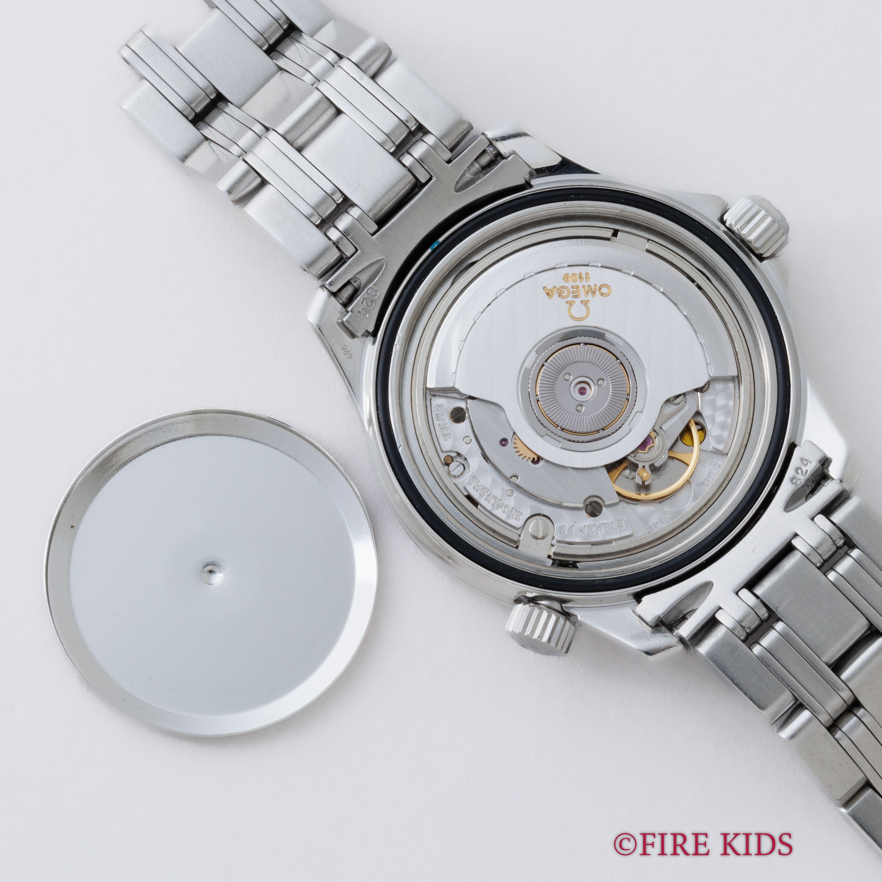 オメガ シーマスター プロフェショナル300m 36㎜ケース 1986年製 自動巻クロノメーター 純正ブレス 箱付