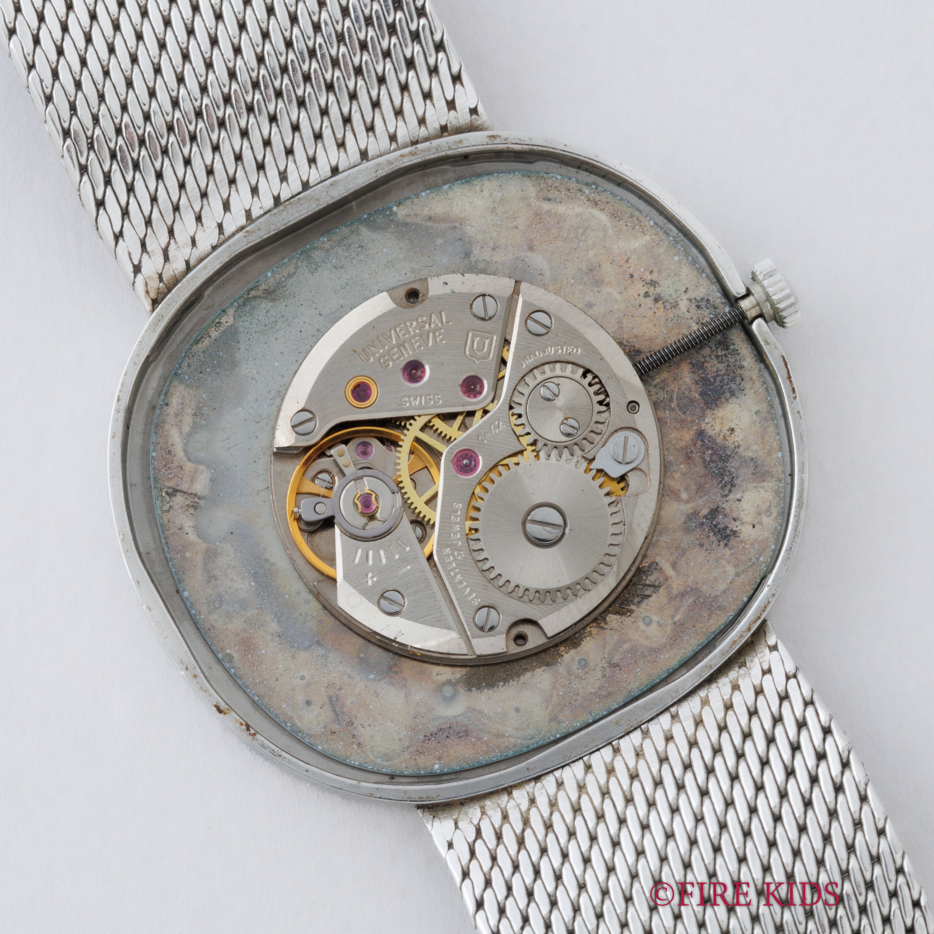 ユニバーサル ジュネーブ 1970年代製 ホワイトローマンダイヤル 一体型ブレス 手巻 Cal.1-42