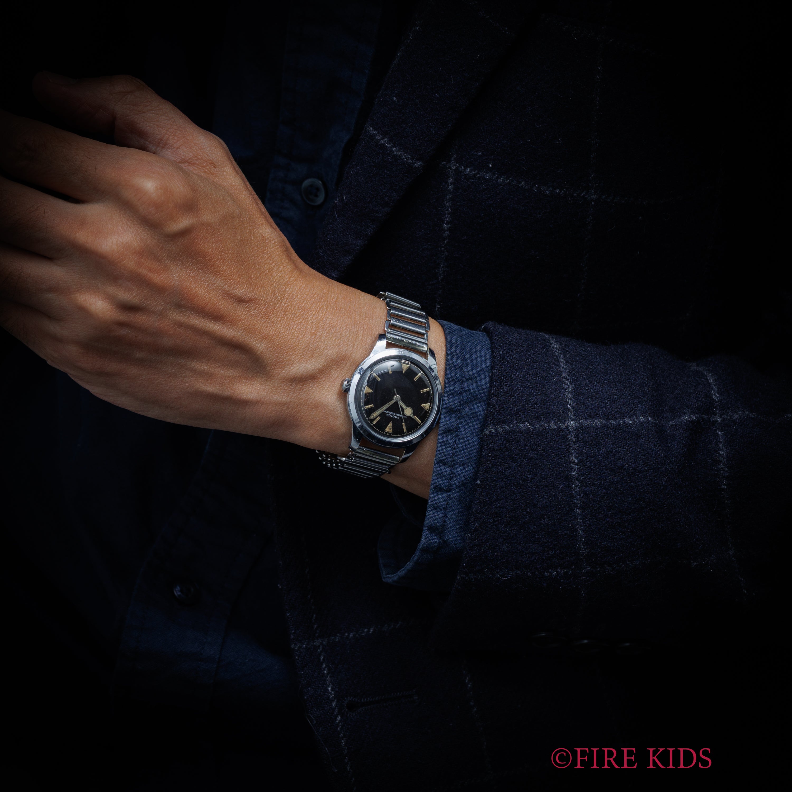 クロトン ニバダ 1960年代製 ラウンドケース 手巻き ブラックダイヤル