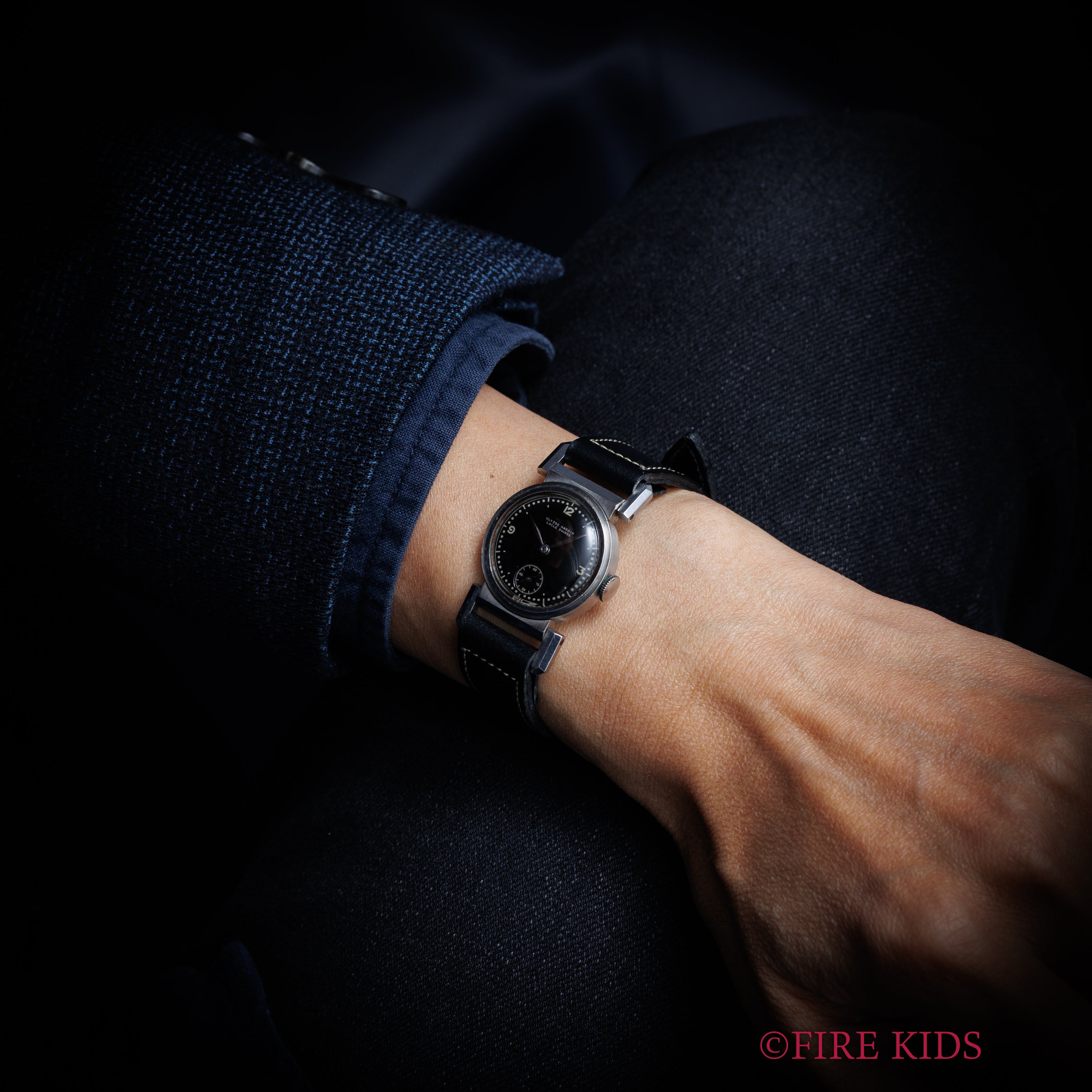 ユリスナルダン 1930年代製 フレキシブルラグ ブラックミラーダイヤル 手巻き