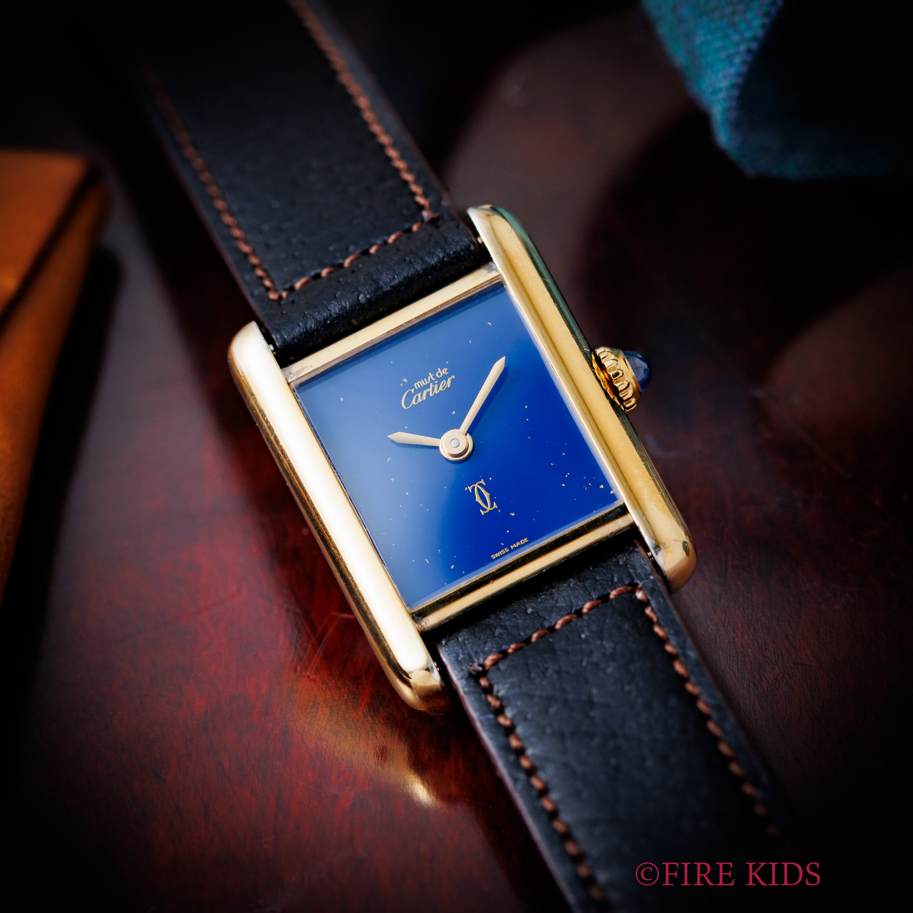 カルティエ マストタンク 1980年代製 SMサイズ 手巻き ラピスブルーダイヤル 純正尾錠付き 箱、中古純正革ベルト付き