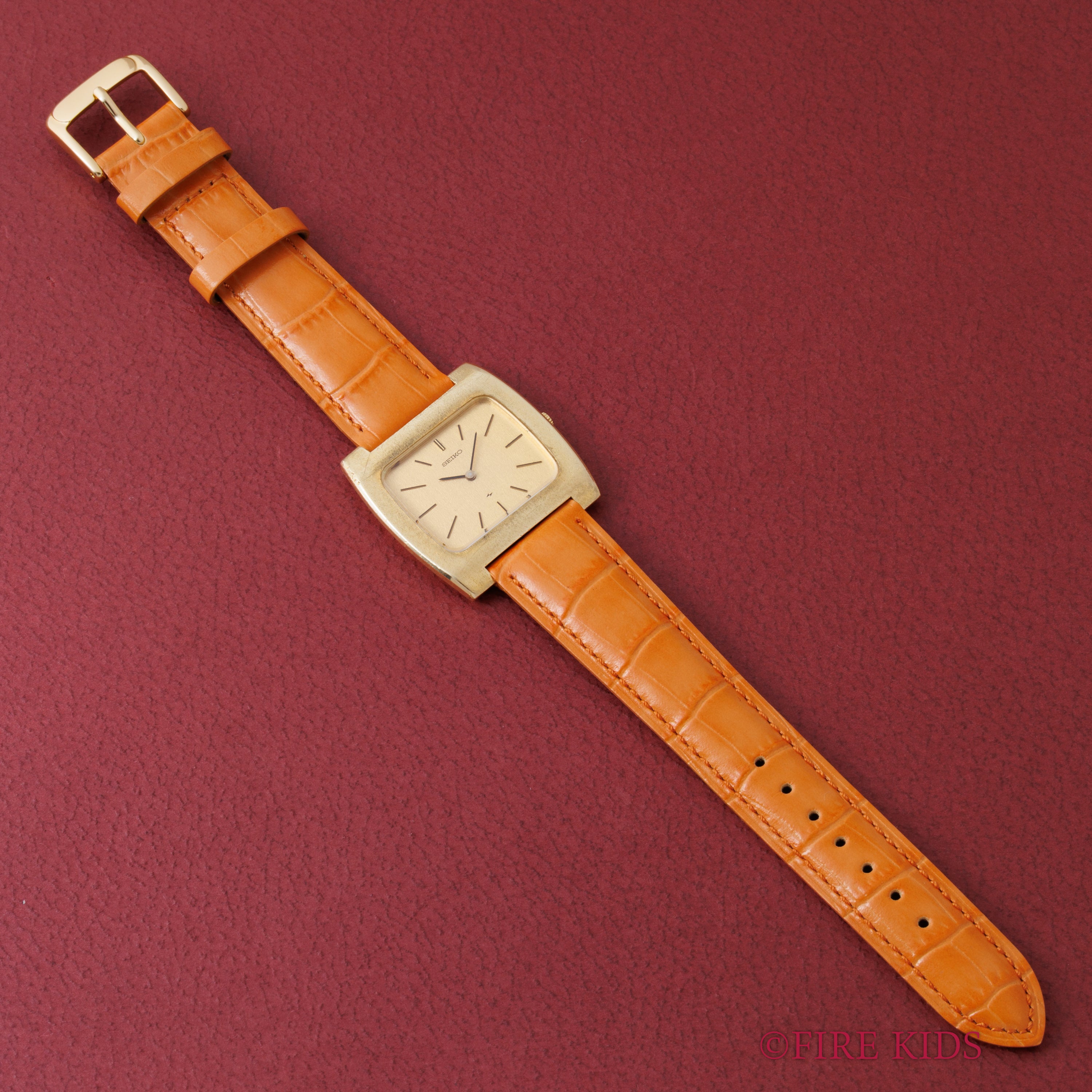 セイコー 18金無垢シャリオ1973年製 薄型手巻 スクエアケース Ref.6810-3070