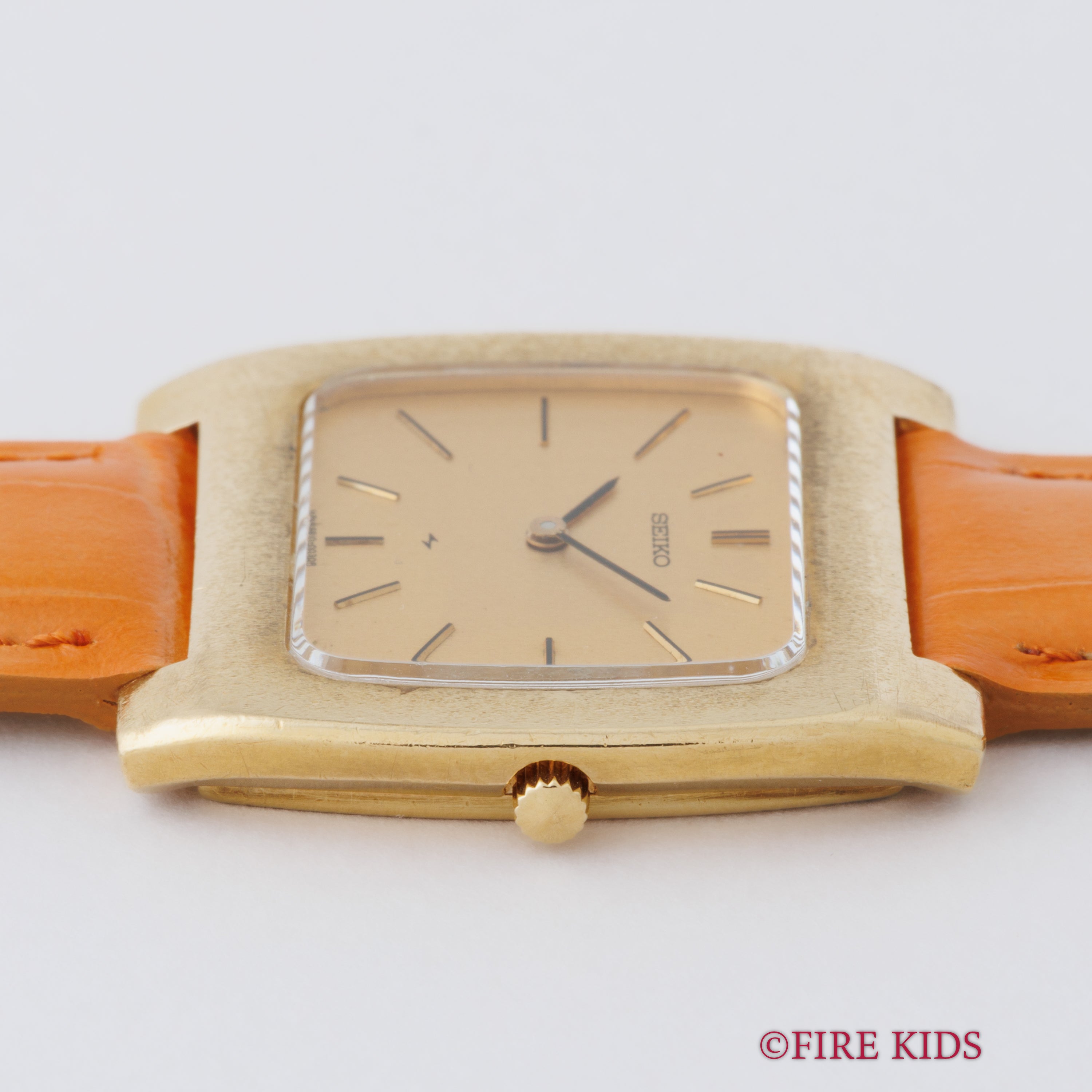 セイコー 18金無垢シャリオ1973年製 薄型手巻 スクエアケース Ref.6810-3070