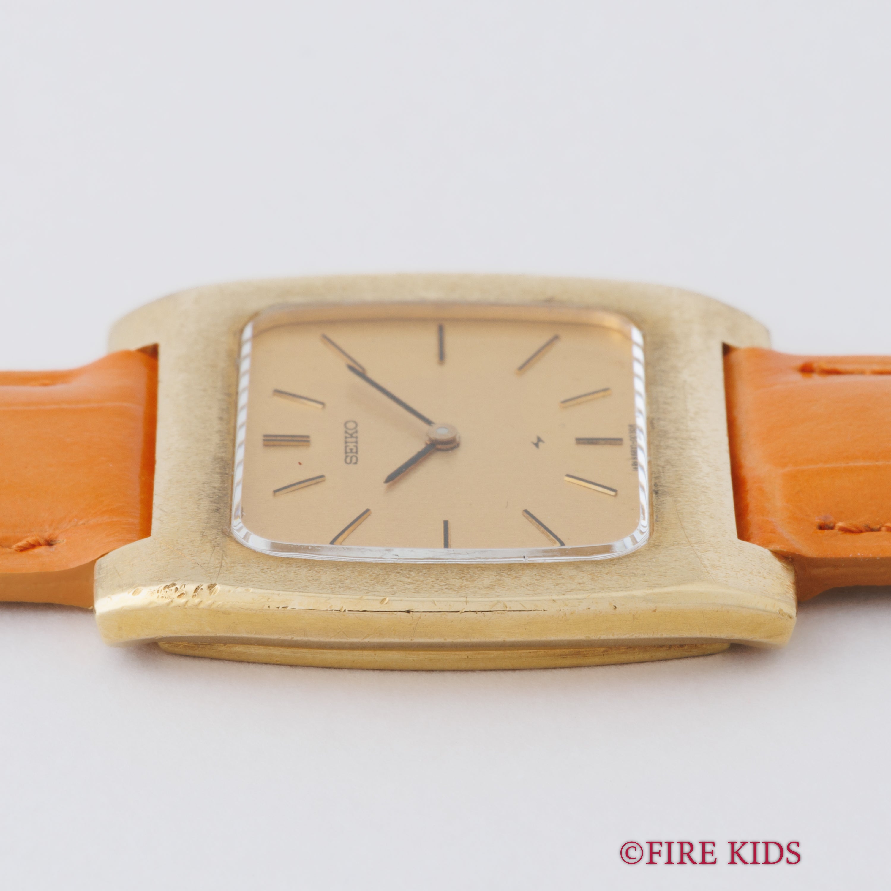 セイコー 18金無垢シャリオ1973年製 薄型手巻 スクエアケース Ref.6810-3070