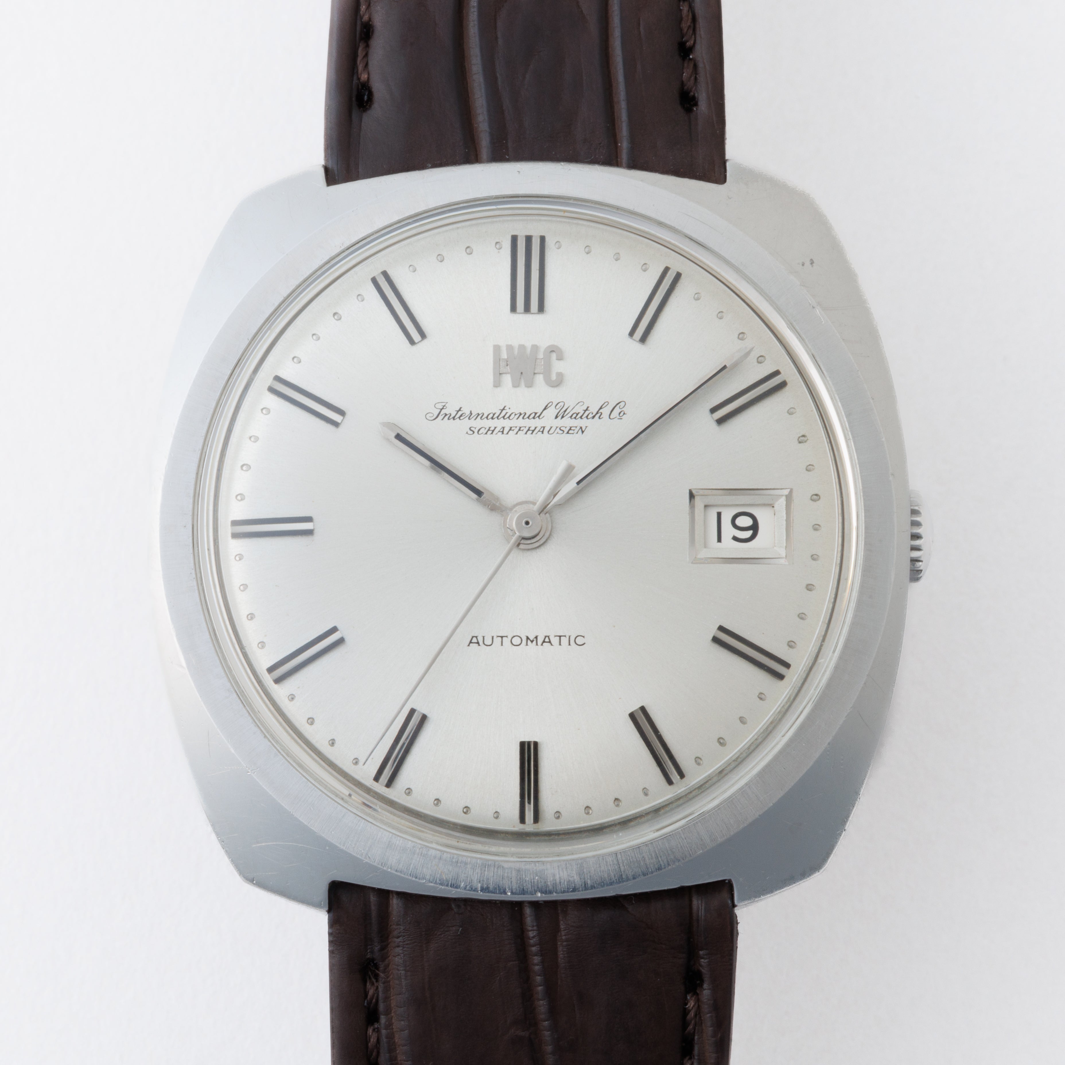 インターナショナルウォッチカンパニー トノーケース R814A 1967年製 ペラトン式自動巻き Cal.8541 防水ワンピースケース お魚リューズ