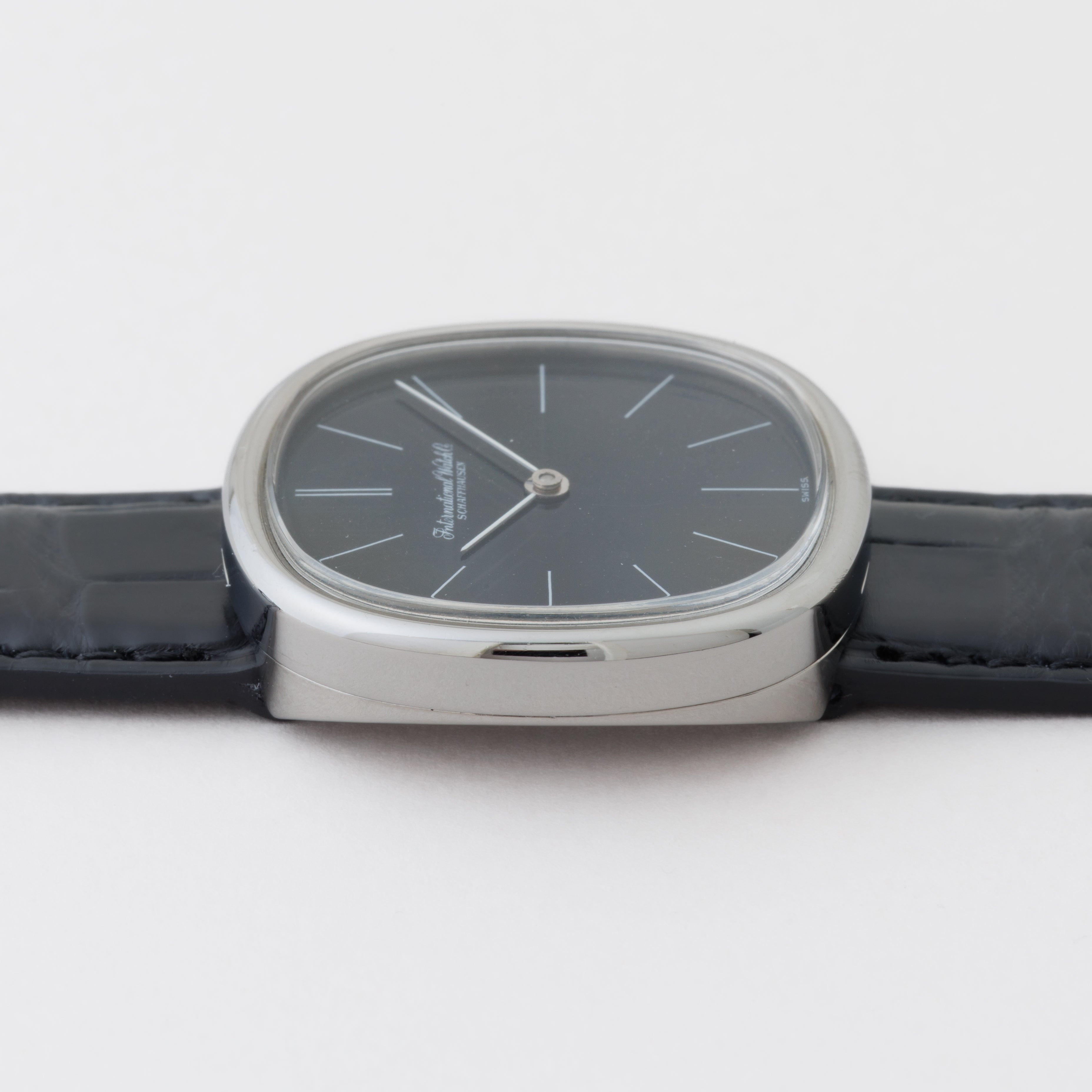 IWC ブラック Ref.2584 1976年製 Cal.423 手巻き 純正尾錠・修理明細付き