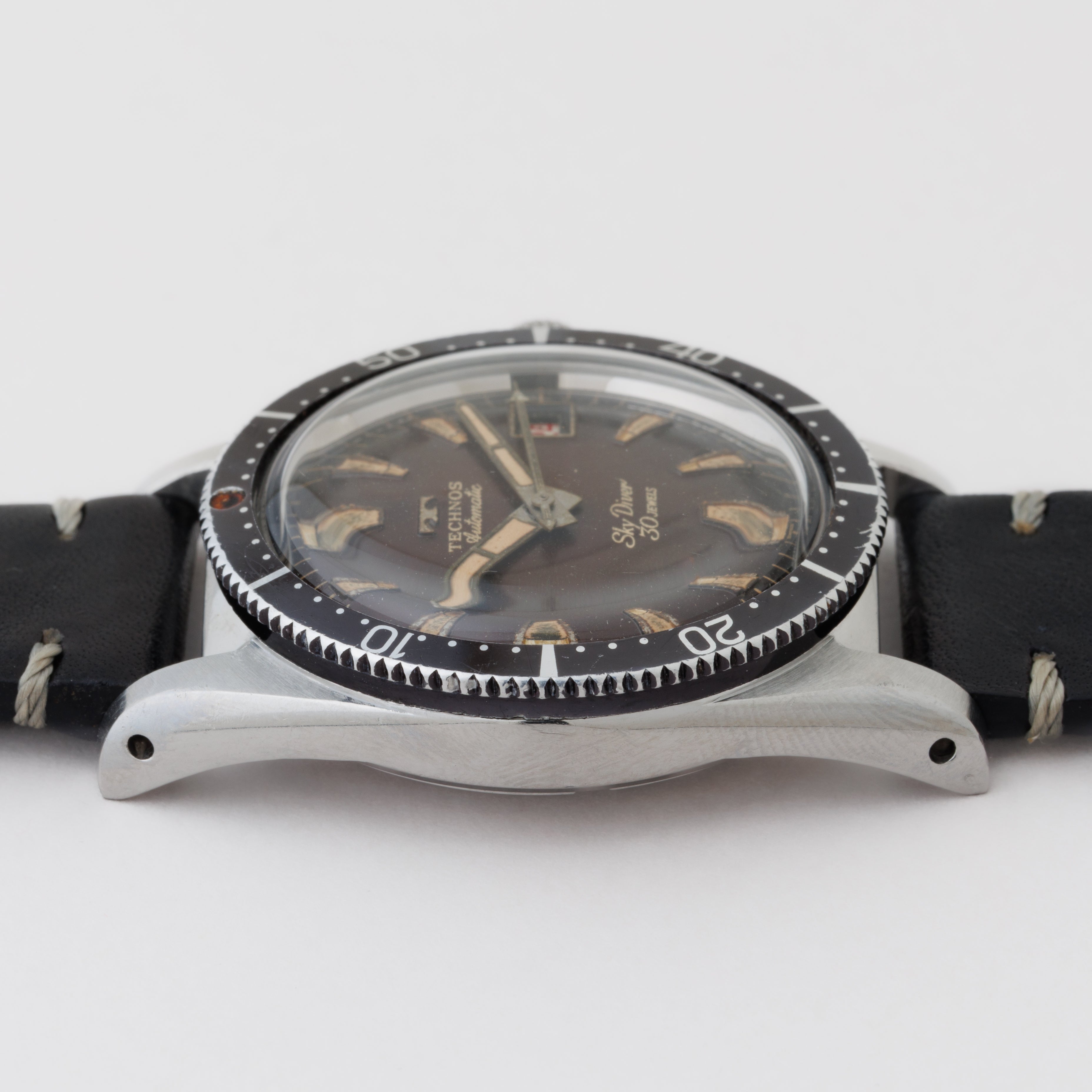 テクノス スカイダイバー初期型ラジウムダイヤル 1960年代製 トロピカルダイヤル 自動巻 赤カレンダー