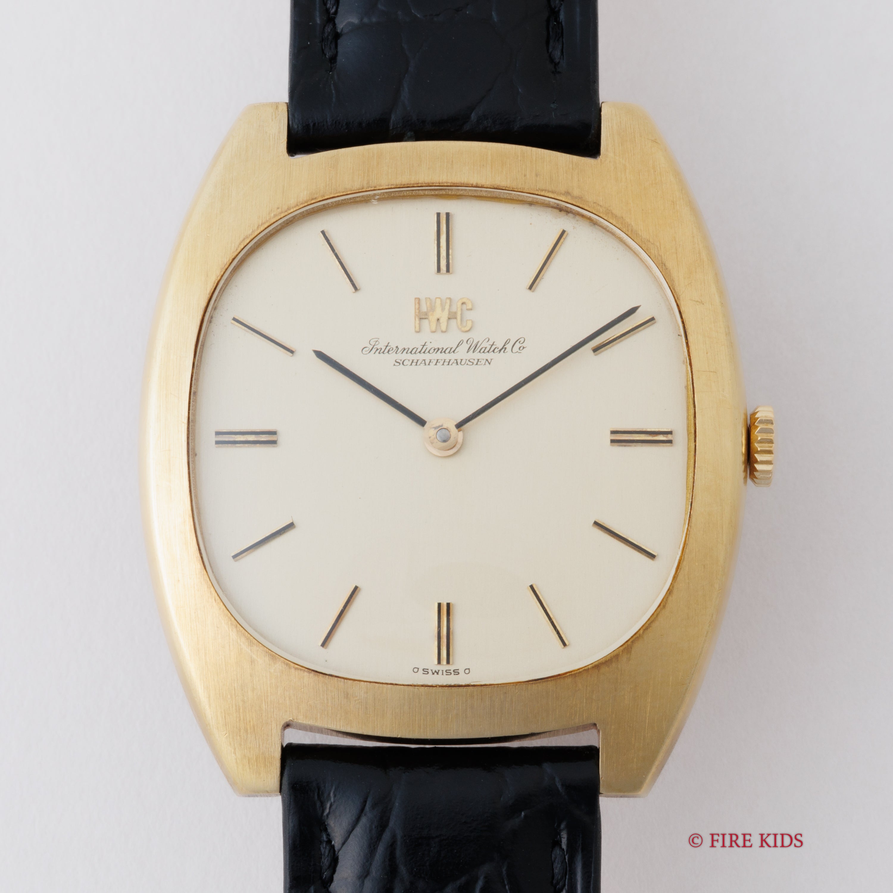 IWC トノー型 1974年製 18金無垢イエローゴールド Ref.2570 Cal.423 手巻き シグマダイヤル