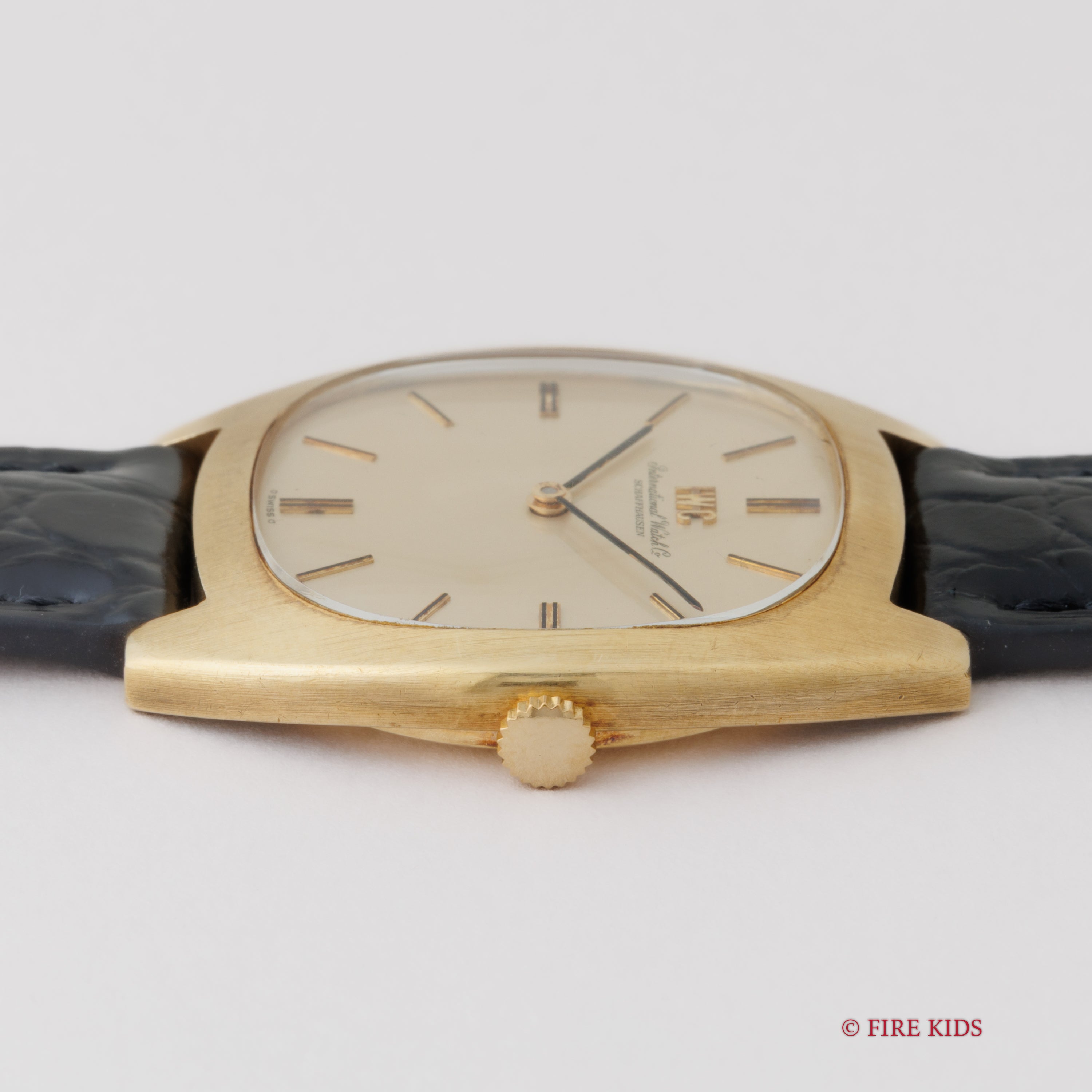 IWC トノー型 1974年製 18金無垢イエローゴールド Ref.2570 Cal.423 手巻き シグマダイヤル