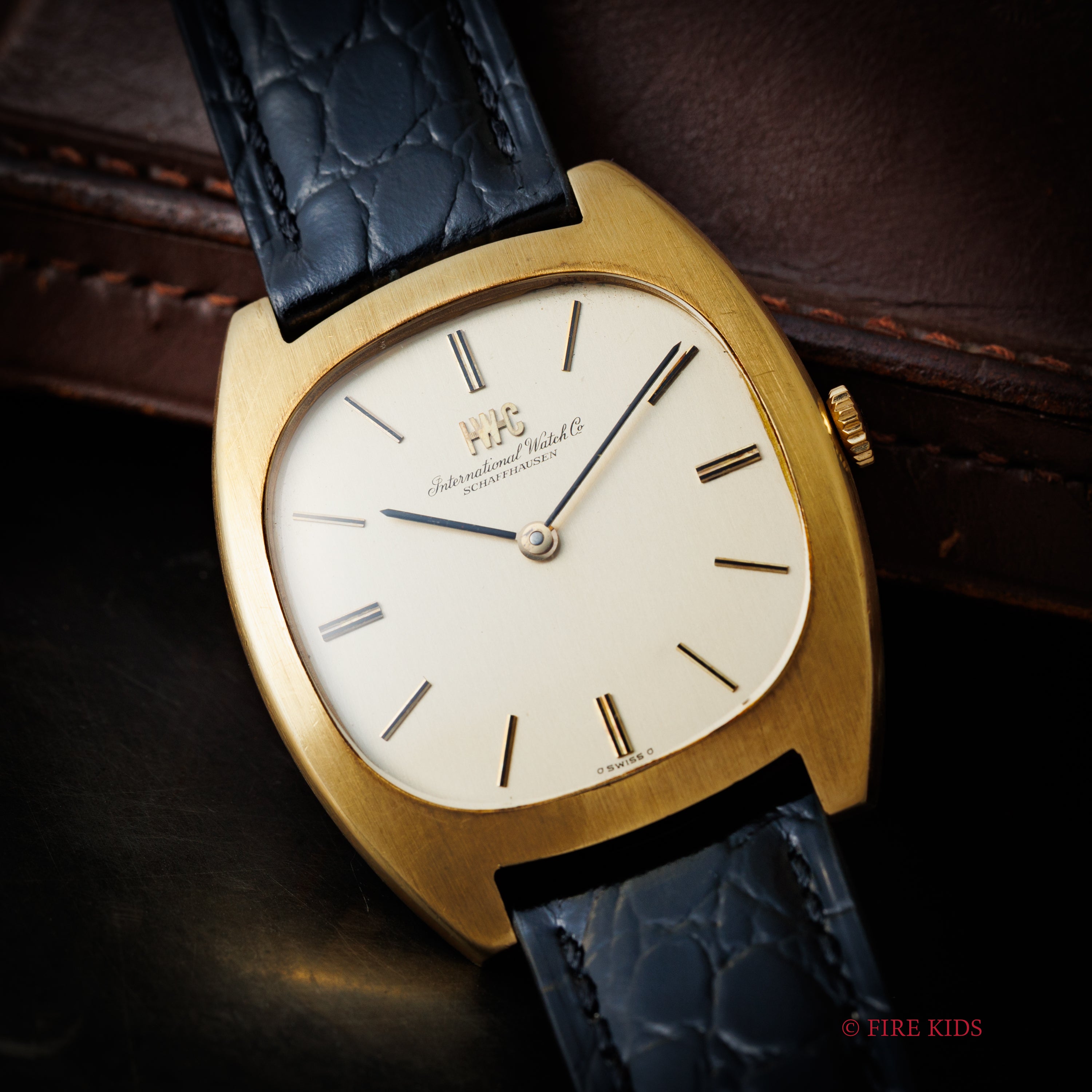 IWC トノー型 1974年製 18金無垢イエローゴールド Ref.2570 Cal.423 手巻き シグマダイヤル