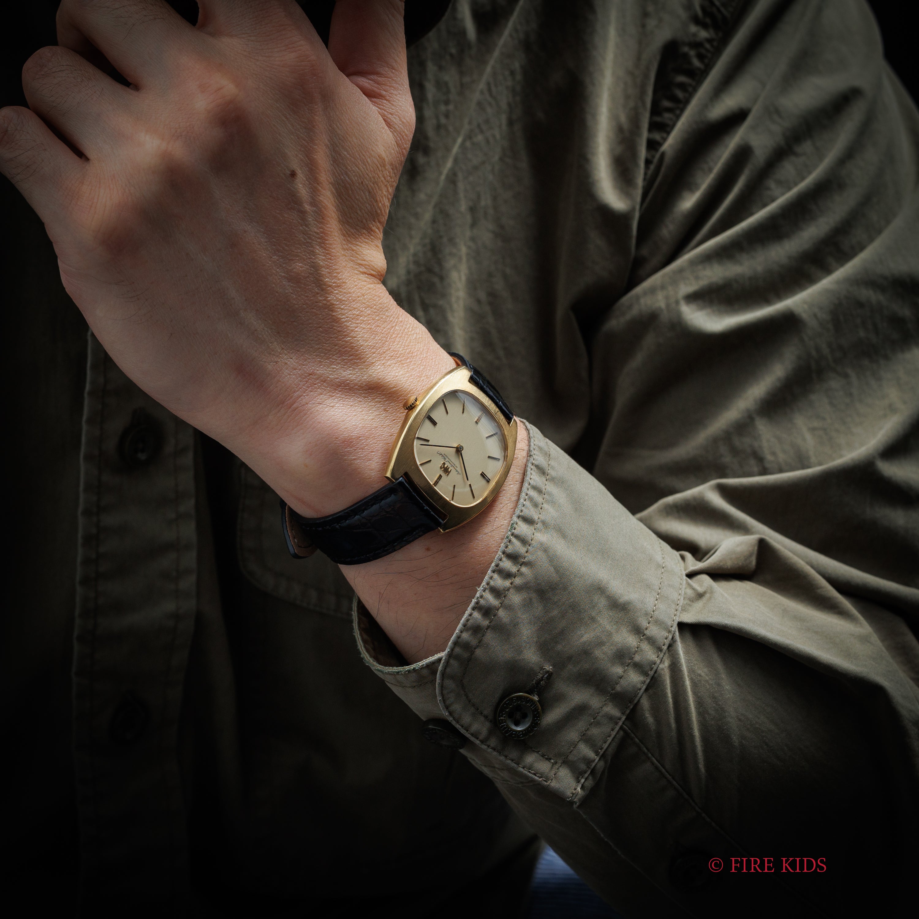 IWC トノー型 1974年製 18金無垢イエローゴールド Ref.2570 Cal.423 手巻き シグマダイヤル