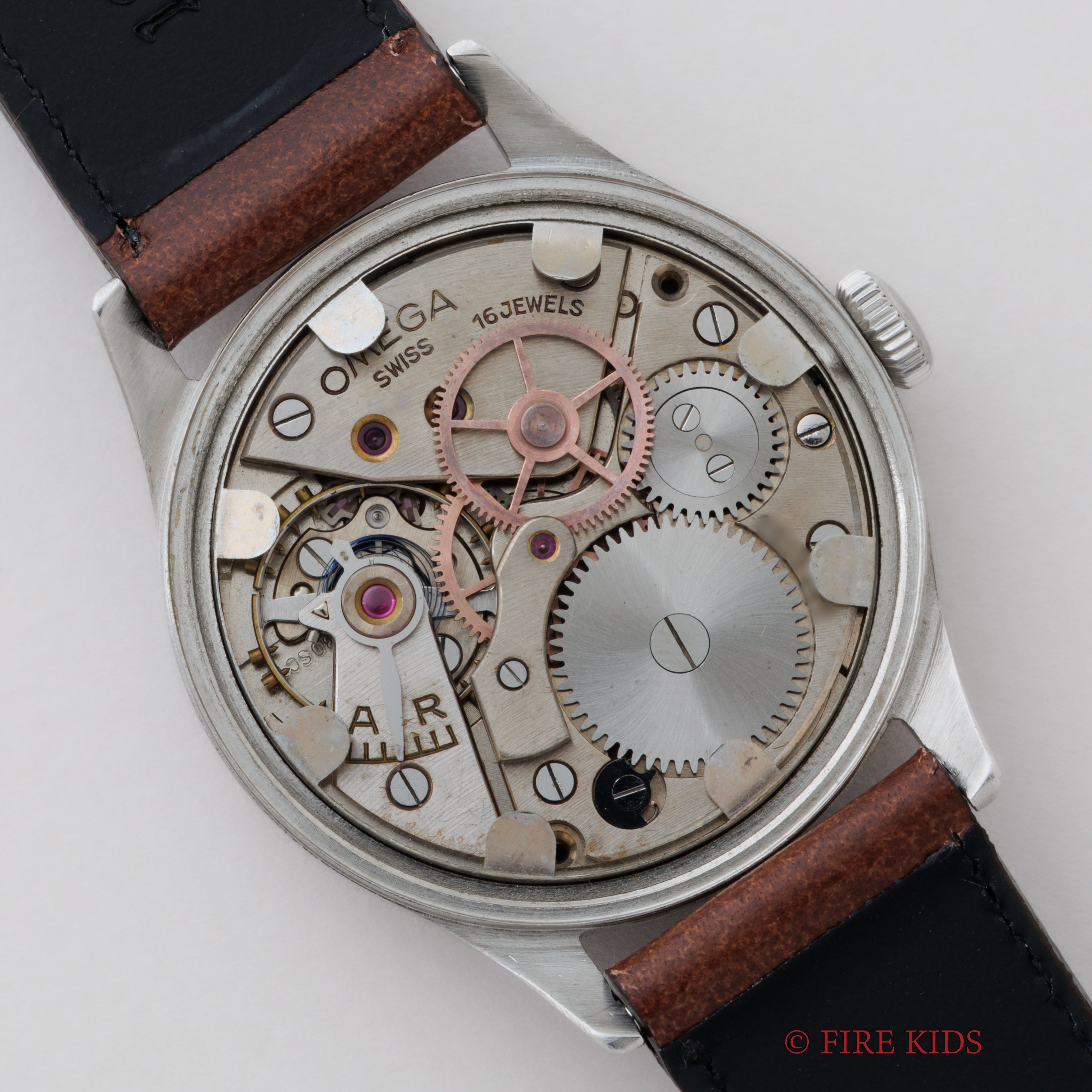 オメガ 30mmキャリバー ツートンダイヤル 手巻 Cal. 30 SC T2 1939年製 スクリューバックケース