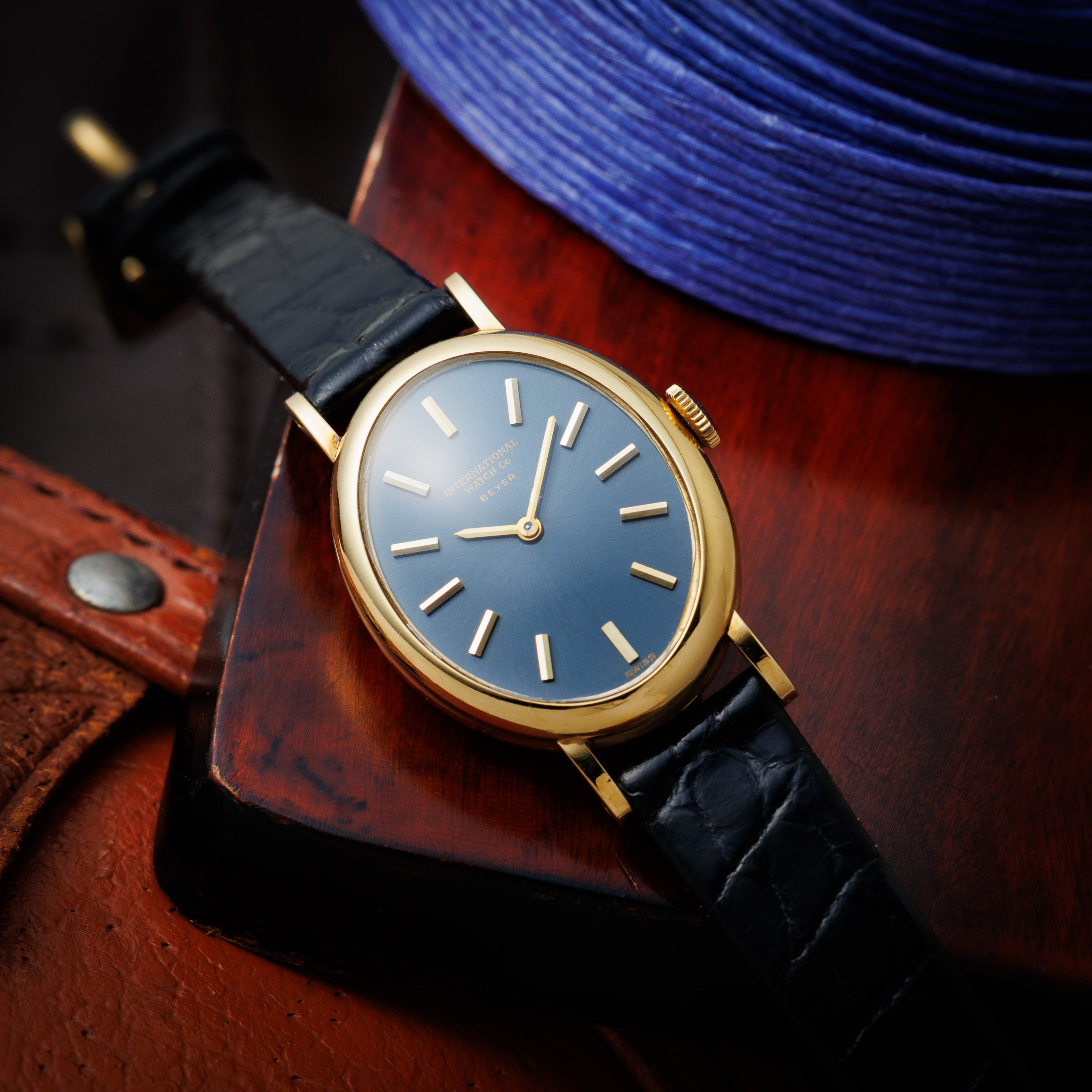 IWC 18金無垢オーバルケース BEYERダブルネーム 1976年製 ブルーグレーダイヤル 手巻きCal.412