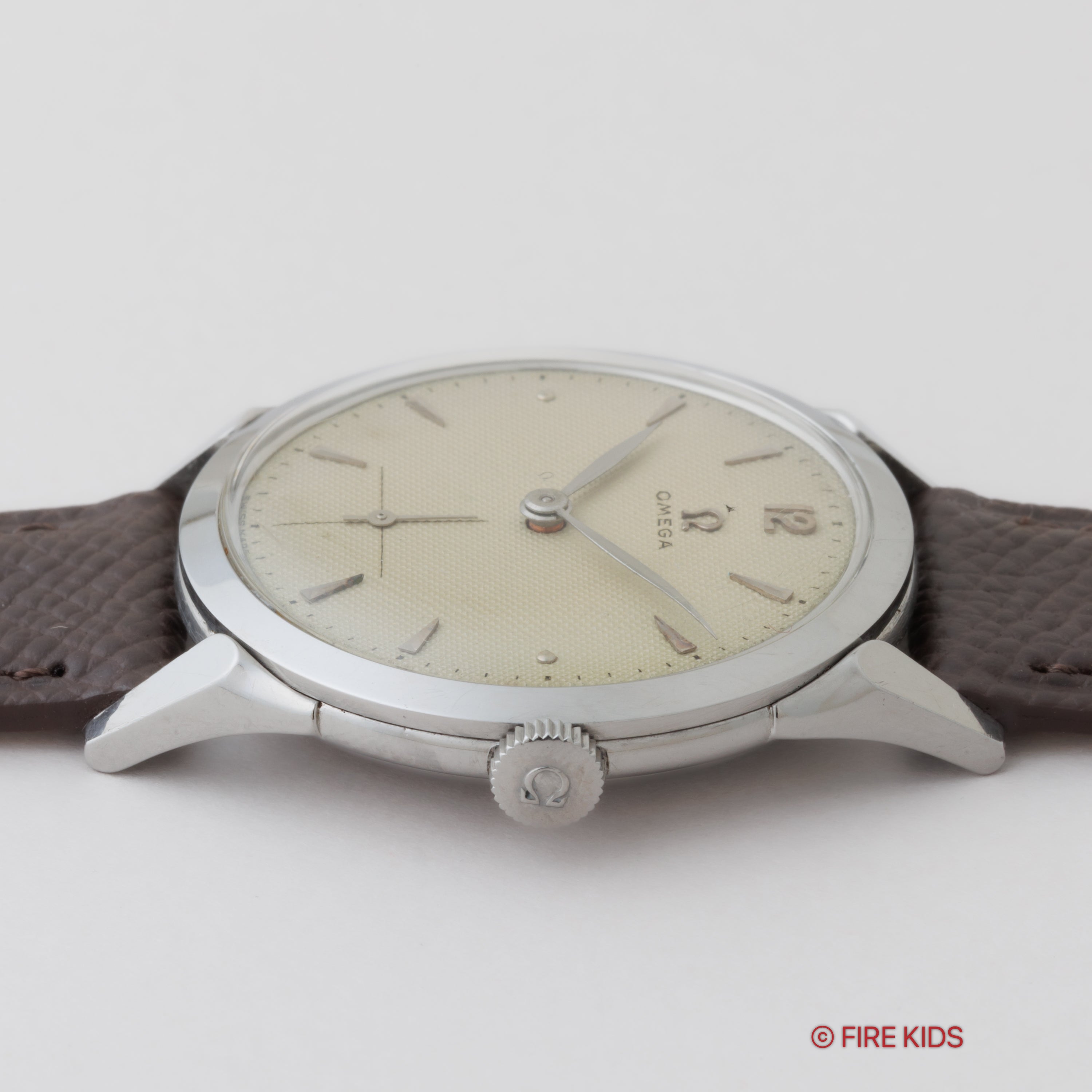 オメガ 30mmキャリバー搭載 スモールセコンド 手巻き Cal.266 1952年製