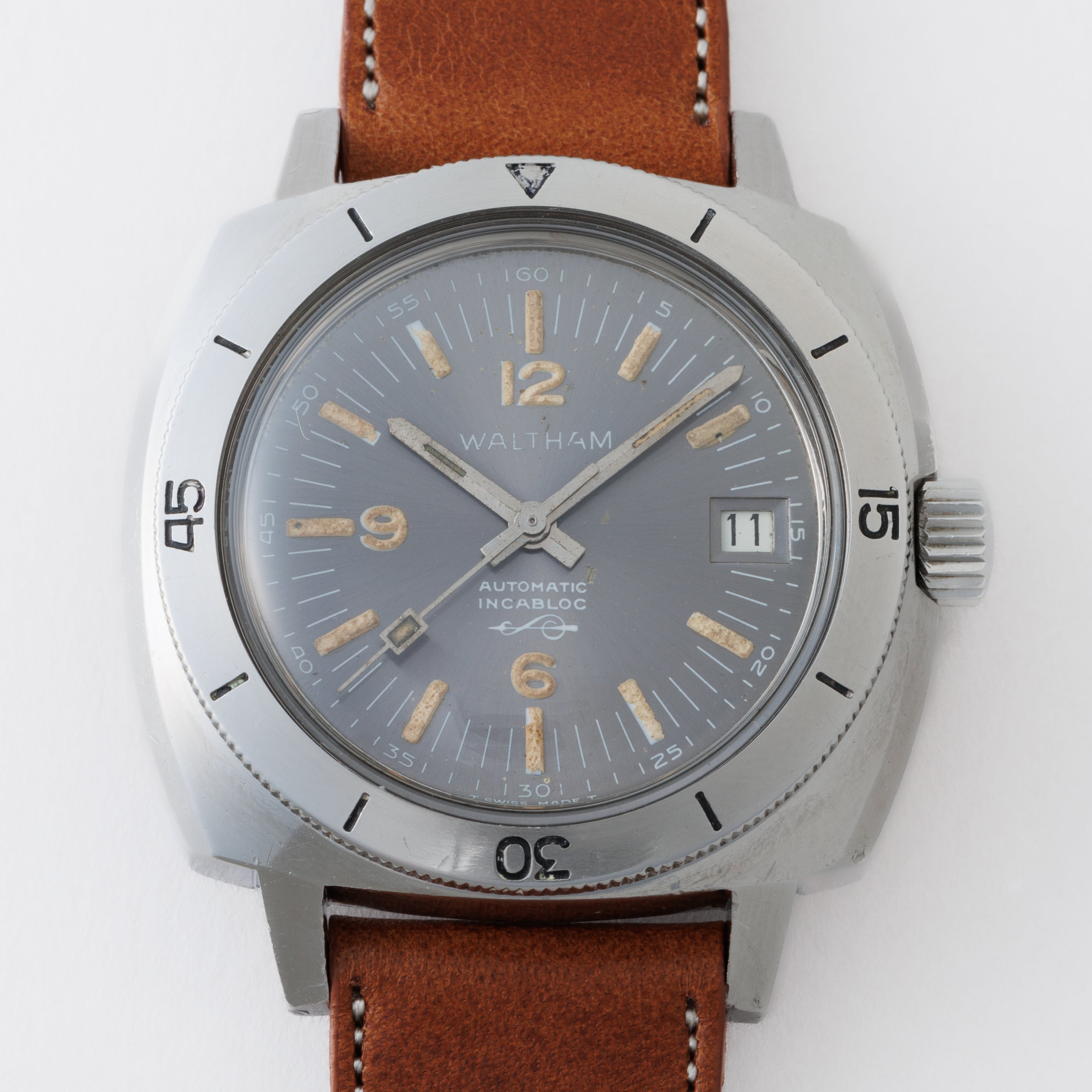 ウォルサム ダイバーズウオッチ クッションケース 1960年代製 自動巻き Cal.2472