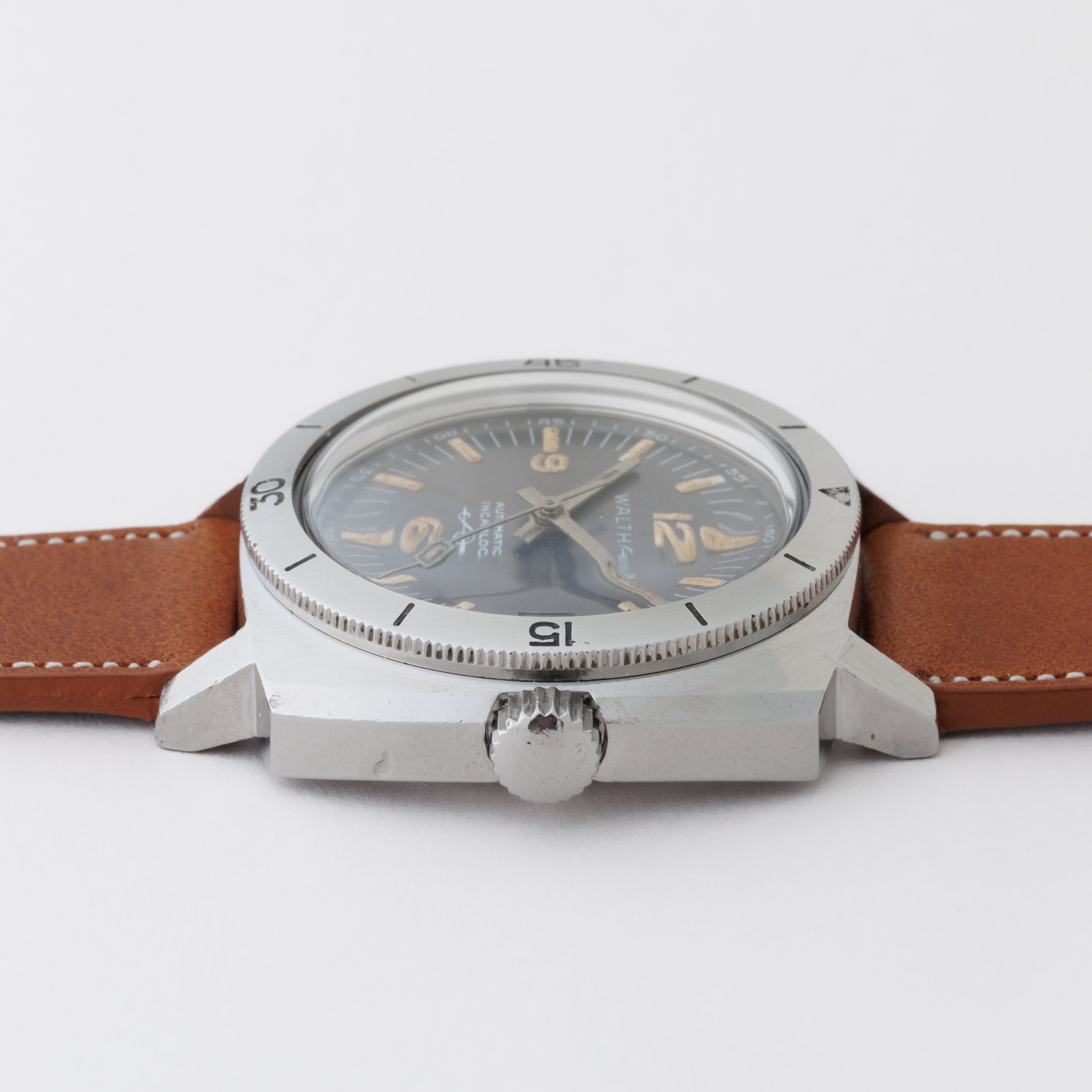 ウォルサム ダイバーズウオッチ クッションケース 1960年代製 自動巻き Cal.2472