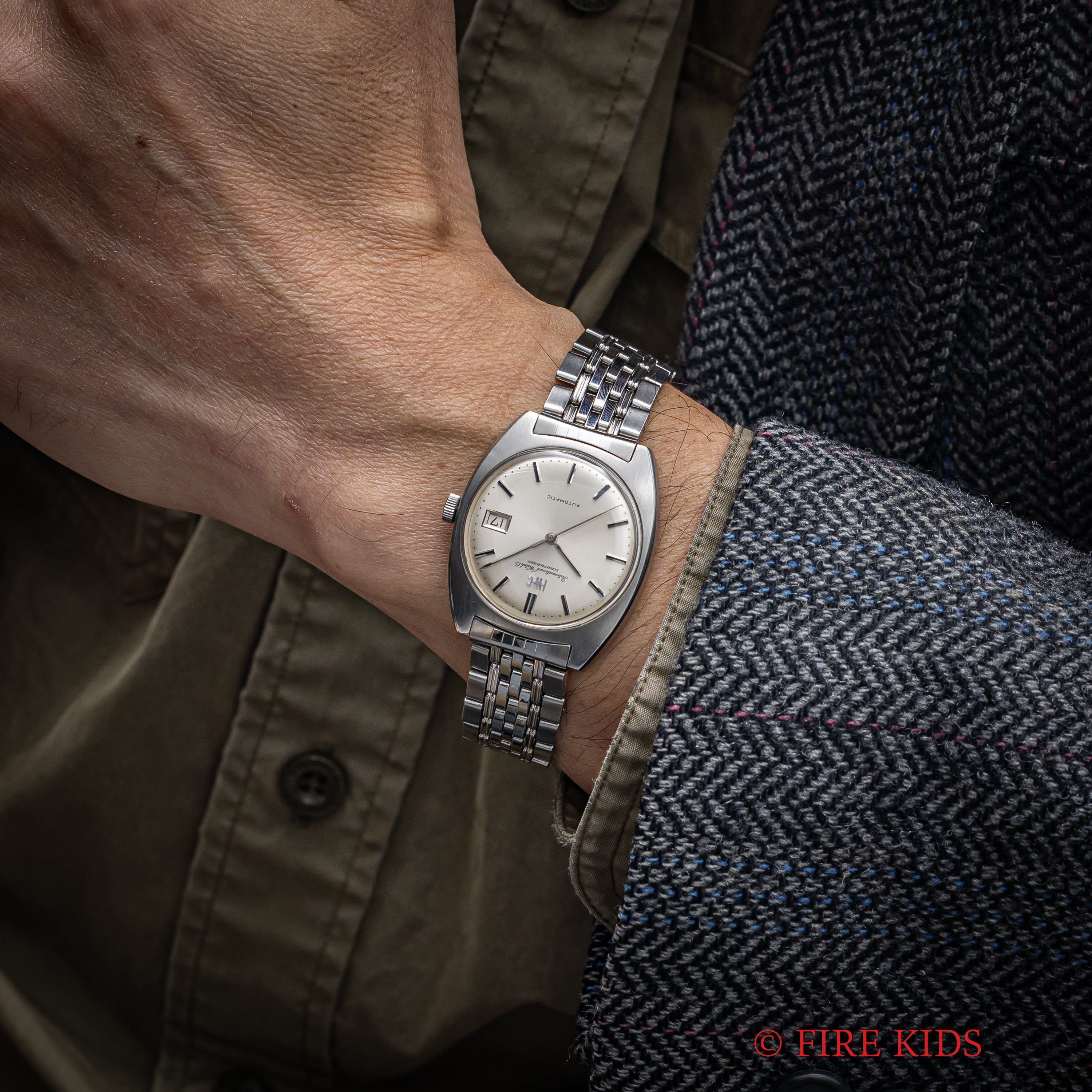 IWC 1975年製 トノーケース ペラトン式自動巻 Cal.8541B 純正ゲイフレアーブレス