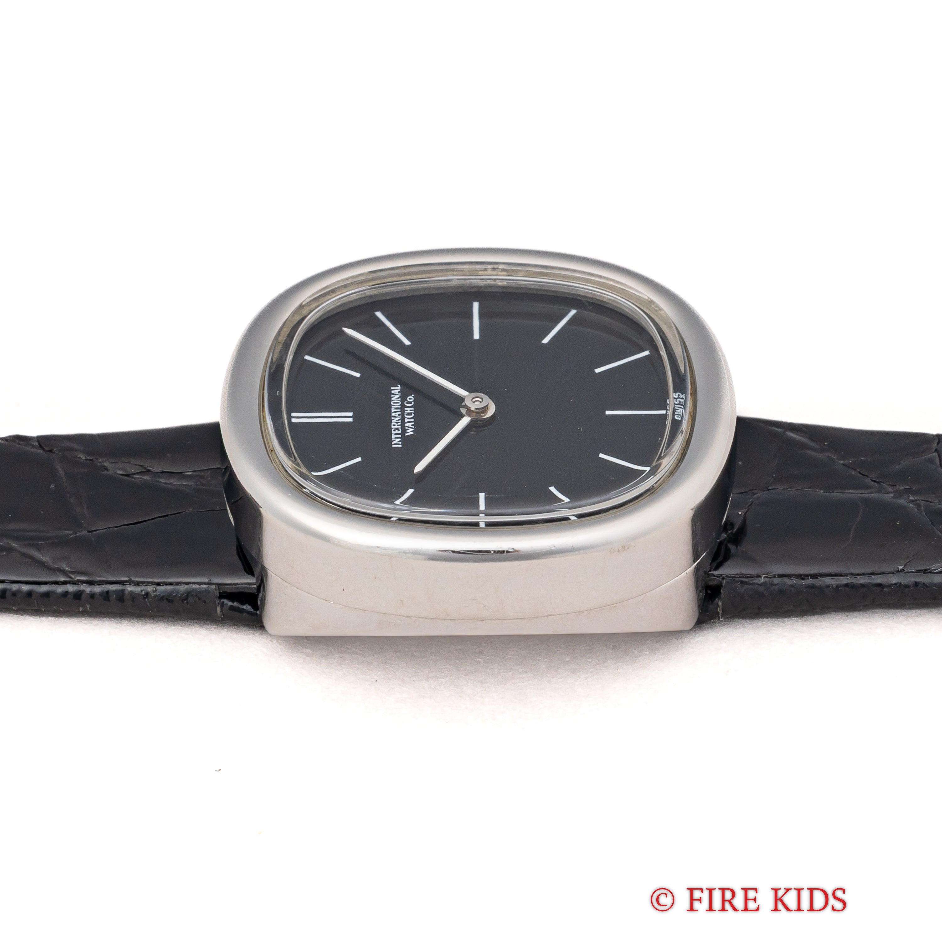 IWC レディースウオッチ ブラックダイヤル 1977年製 手巻 Cal.412 ユニークケース