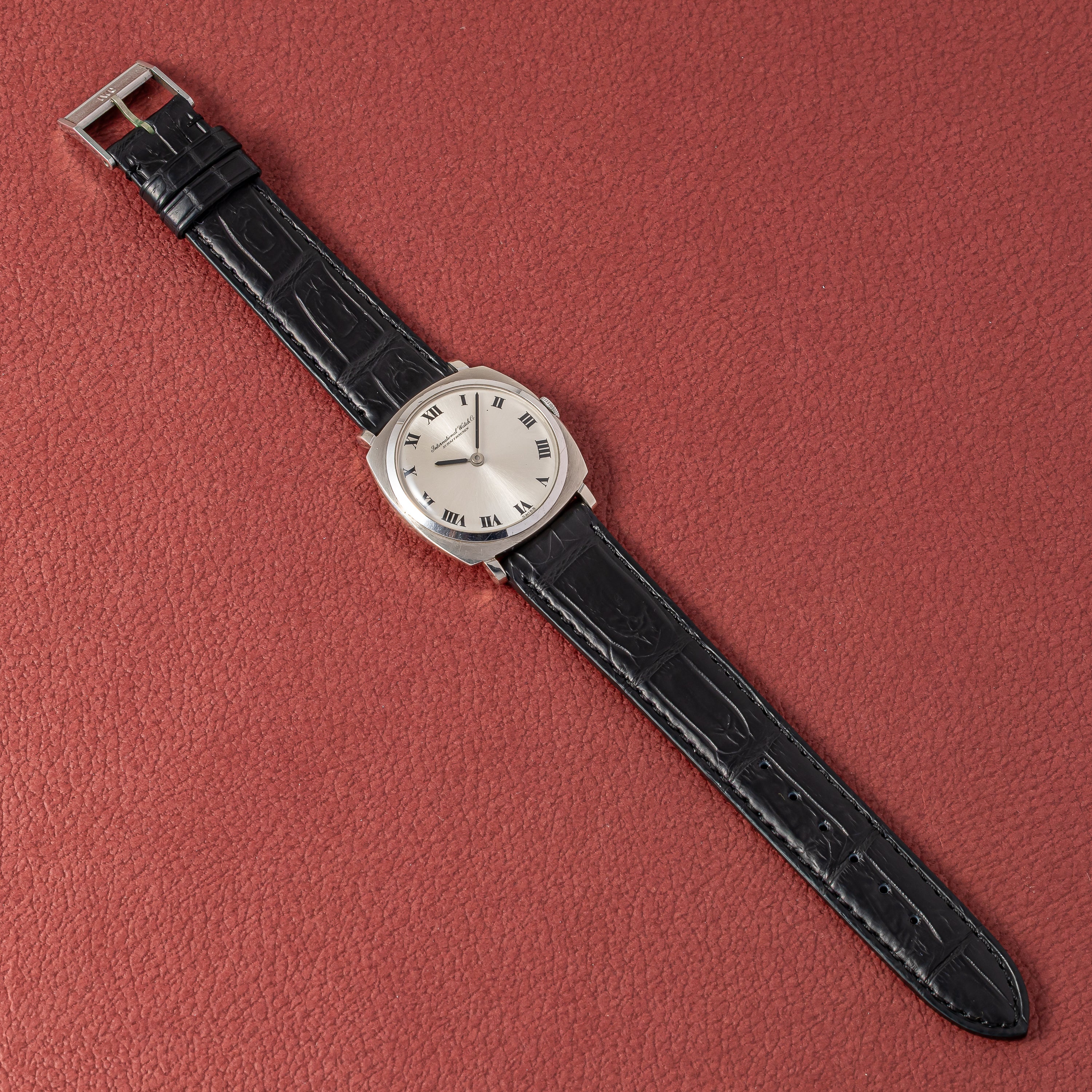 IWC 18金無垢ホワイトゴールドクッションケース 1973年製 ローマンダイヤル 箱・純正尾錠付き 手巻き Cal.423