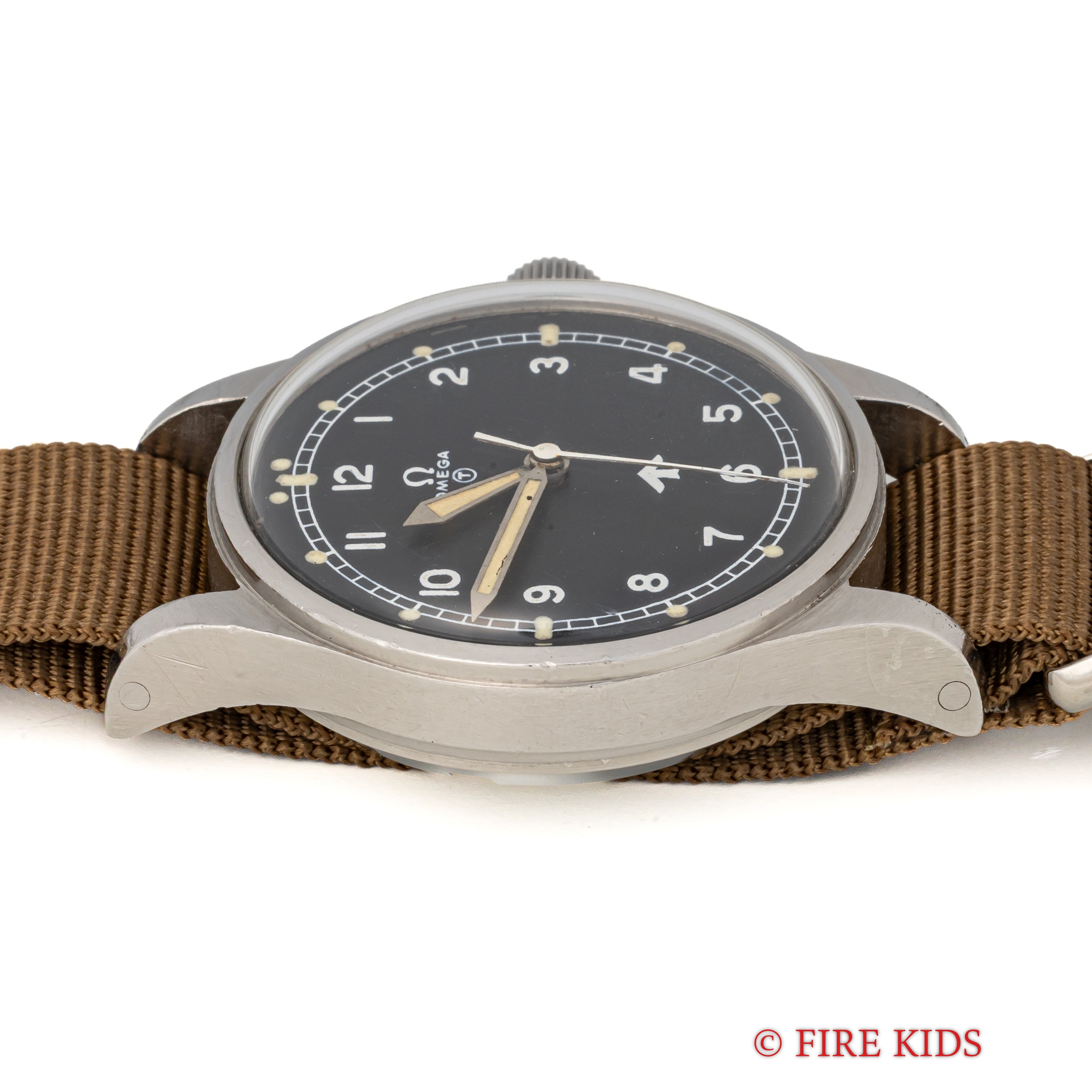 オメガ 1953年製 イギリス空軍 パイロットウオッチ Ref.2777‐1SC Cal.283手巻 ファットアロー