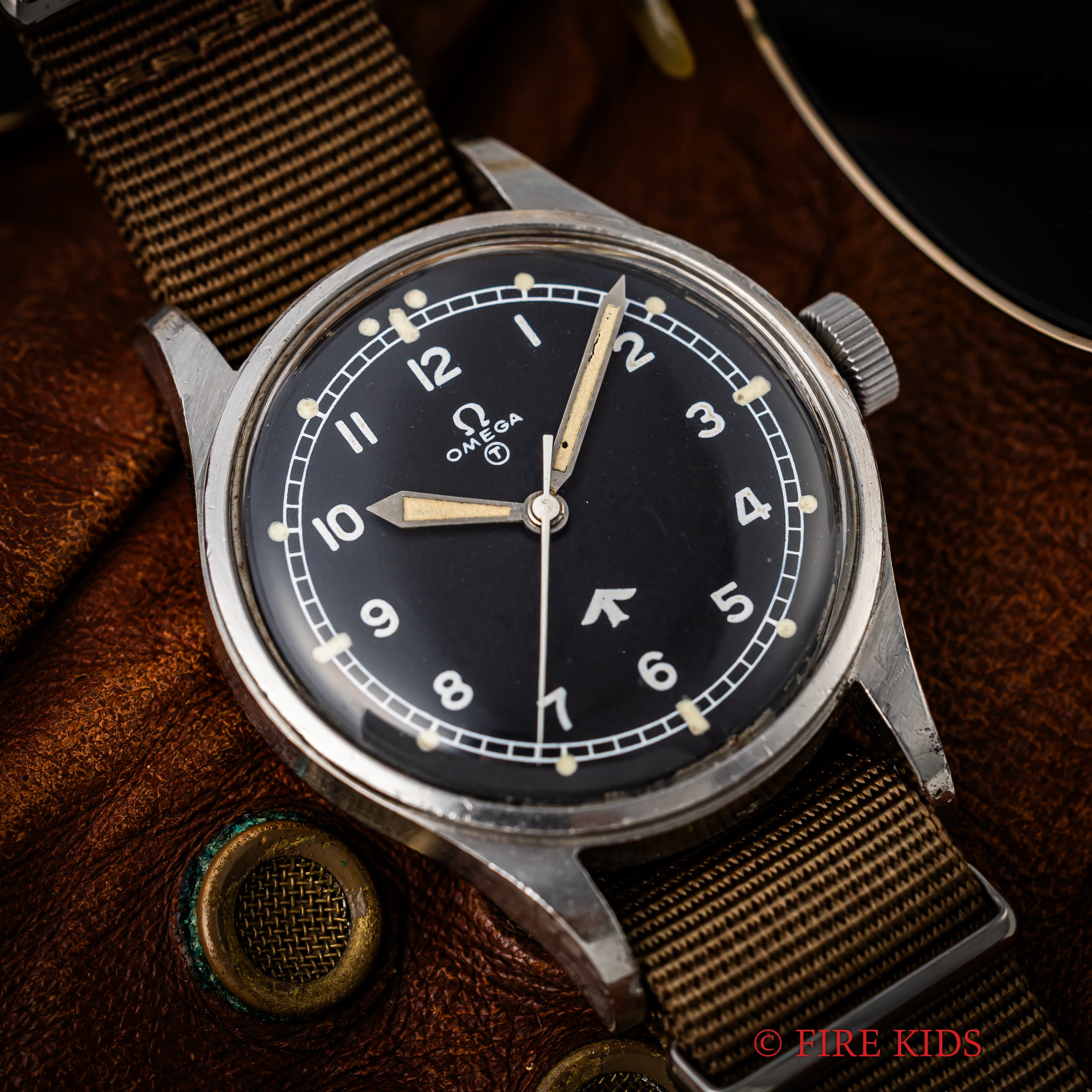 オメガ 1953年製 イギリス空軍 パイロットウオッチ Ref.2777‐1SC Cal.283手巻 ファットアロー